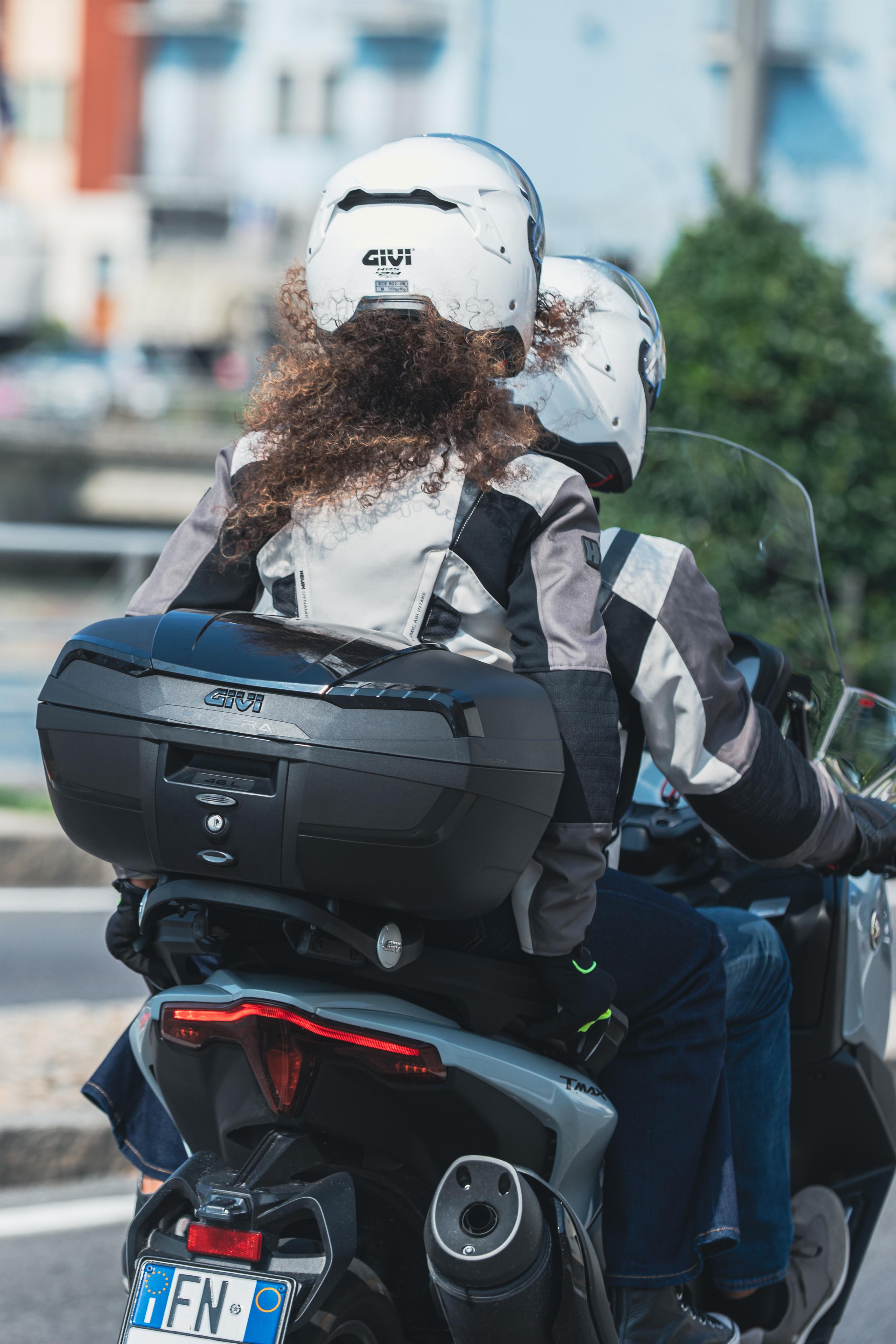 Yamaha T-Max 560 (25) Riviera Touring 37 allestita con E46NB