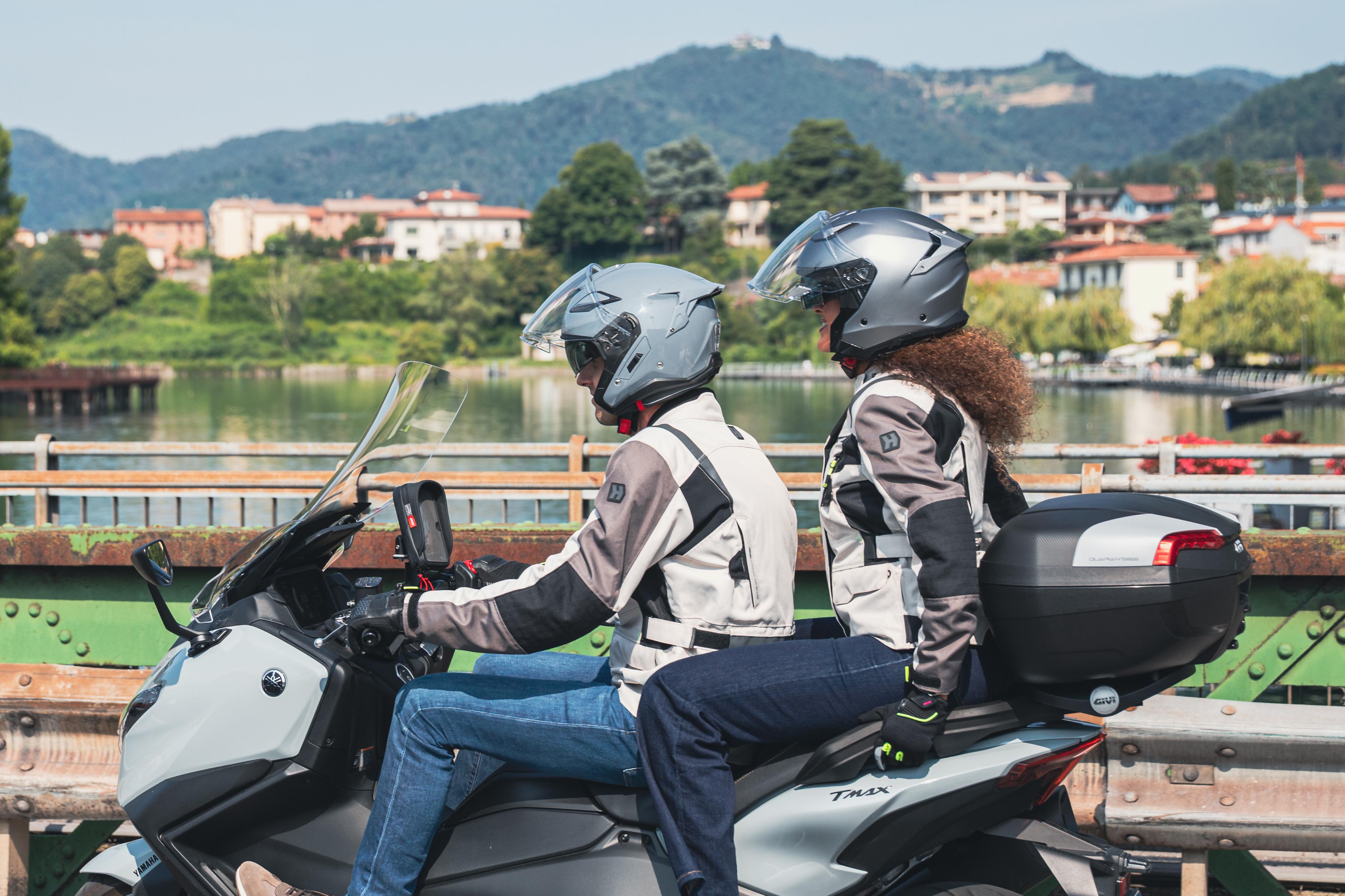 Yamaha T-Max 560 (25) Riviera Touring 39 allestita con E46N2