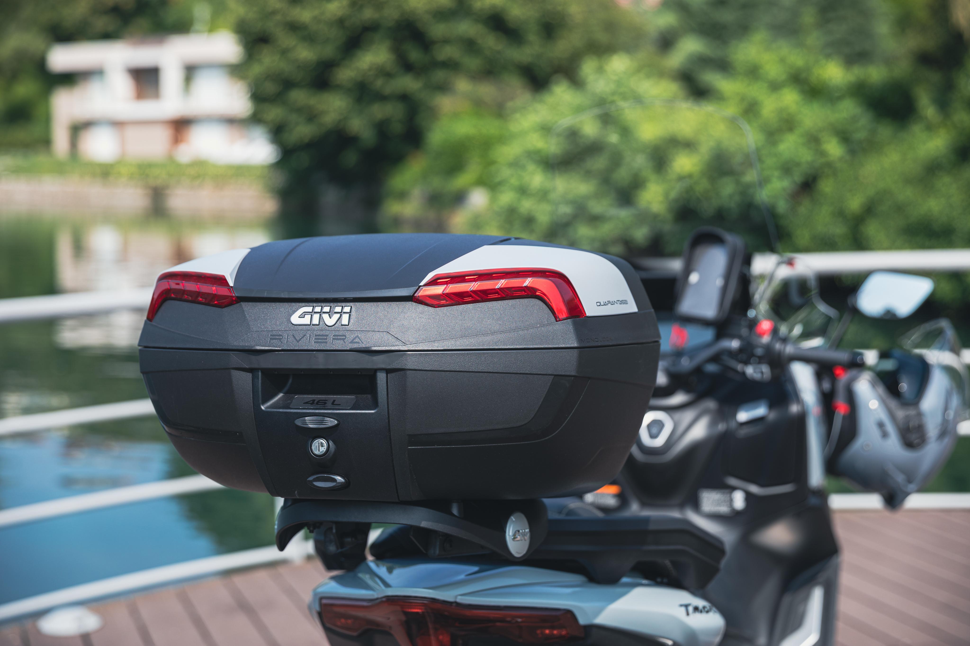 Yamaha T-Max 560 (25) Riviera Touring 41 allestita con E46N2