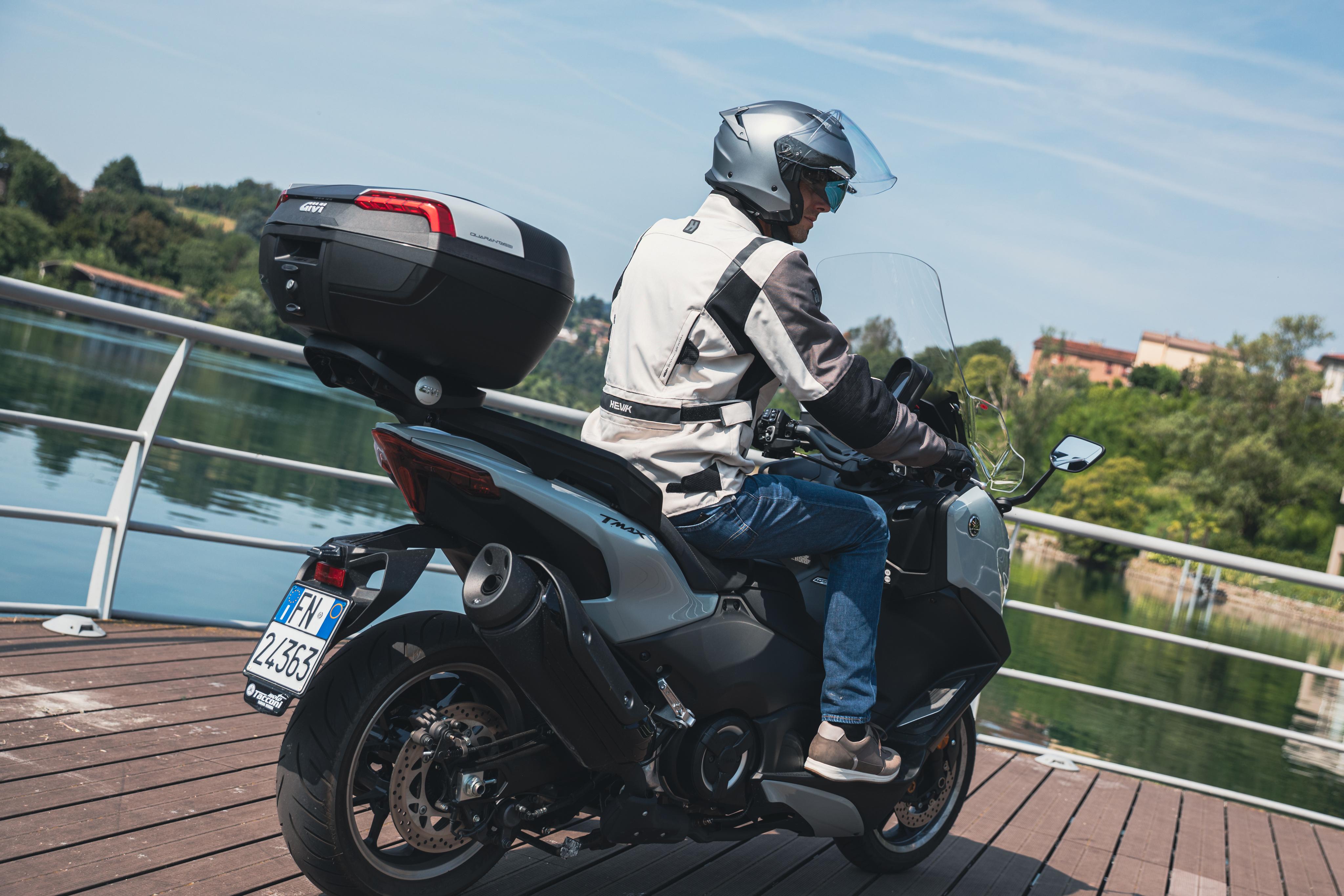 Yamaha T-Max 560 (25) Riviera Touring 49 allestita con E46N2
