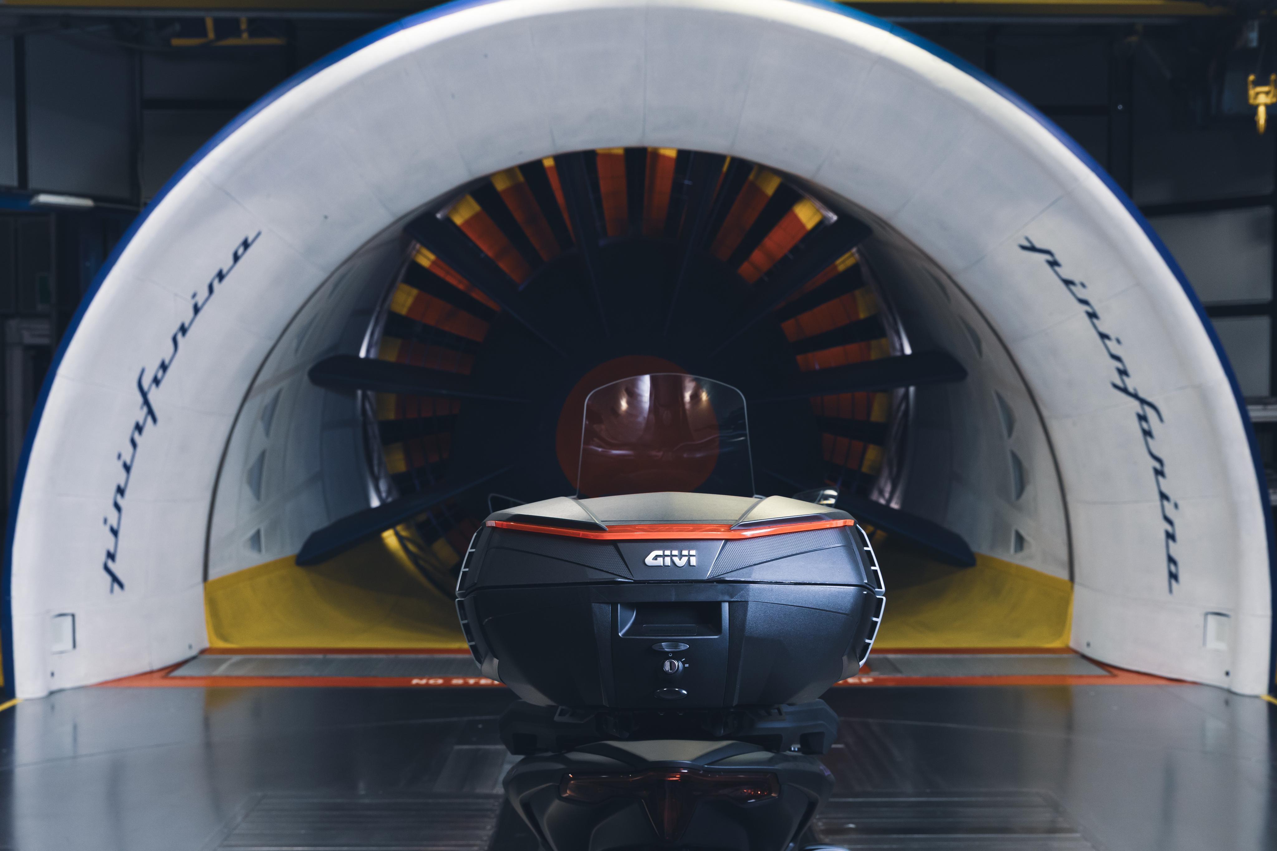 Yamaha T-Max 560 (25) V49 Wind Tunnel 01 allestita con V49N