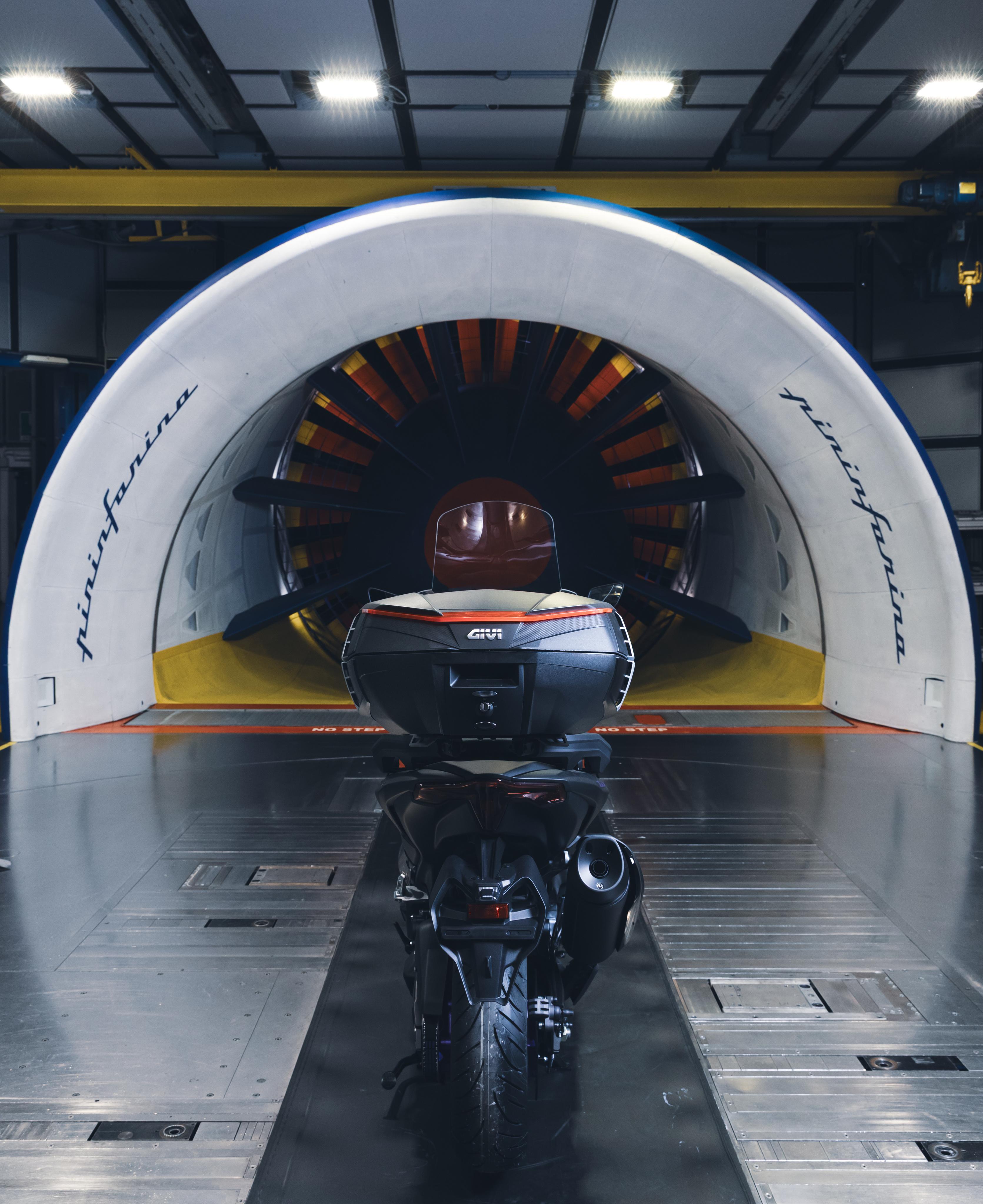 Yamaha T-Max 560 (25) V49 Wind Tunnel 02 allestita con V49N