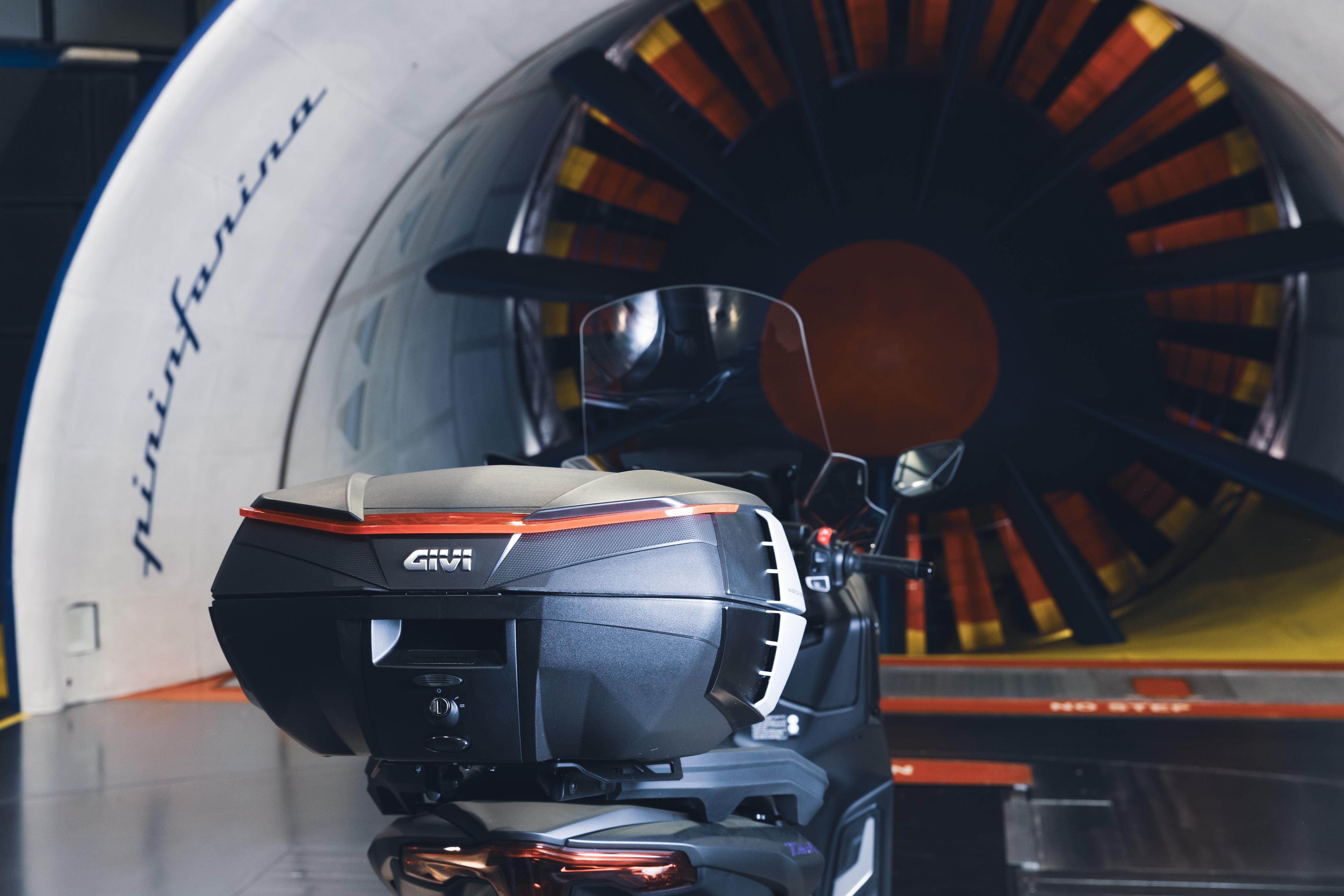 Yamaha T-Max 560 (25) V49 Wind Tunnel 05 allestita con V49N
