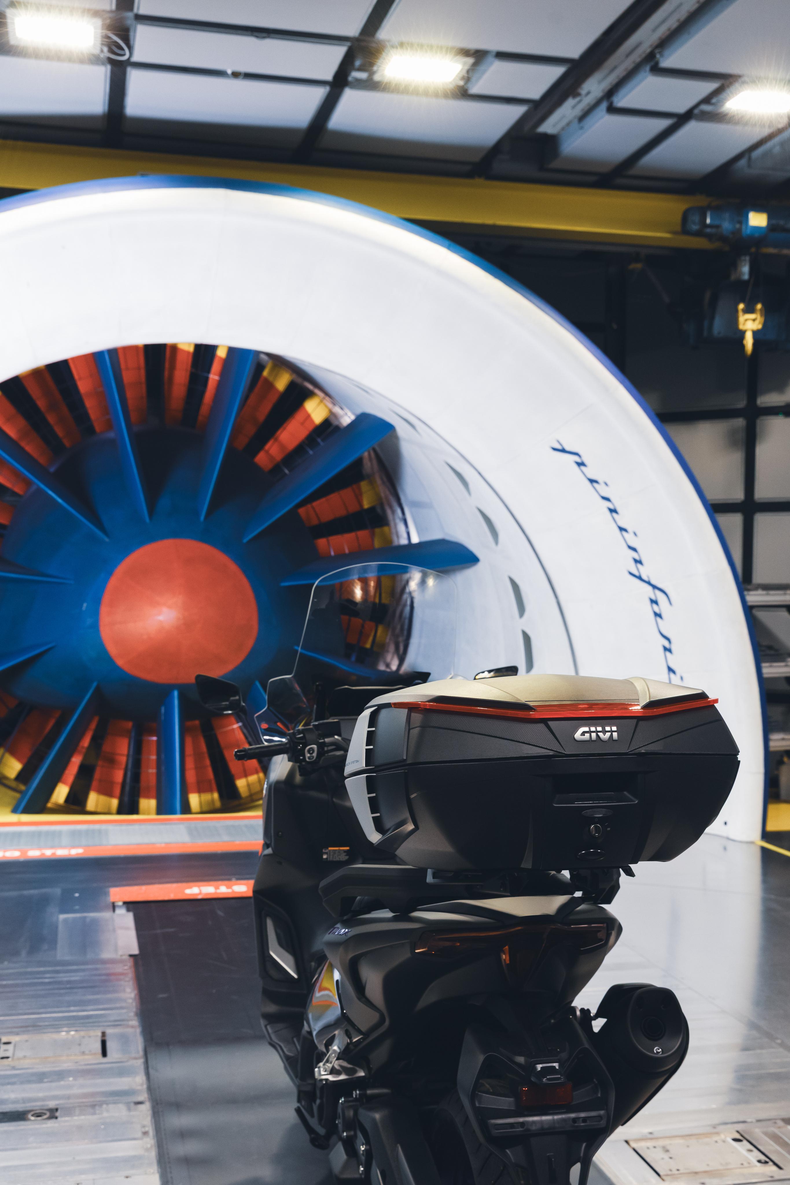 Yamaha T-Max 560 (25) V49 Wind Tunnel 06 allestita con V49N