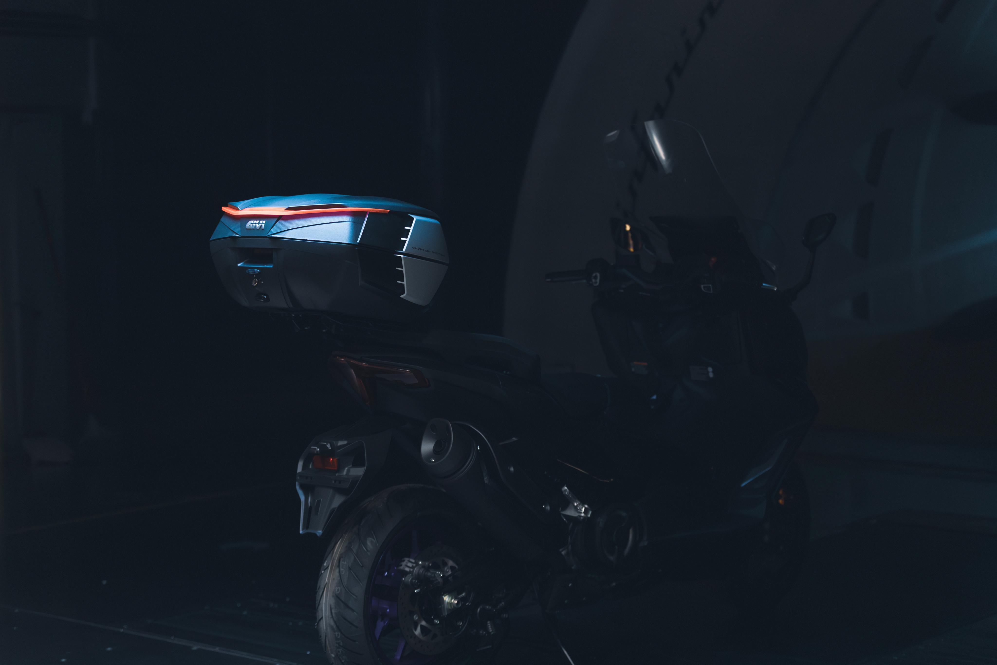 Yamaha T-Max 560 (25) V49 Wind Tunnel 12 allestita con V49N