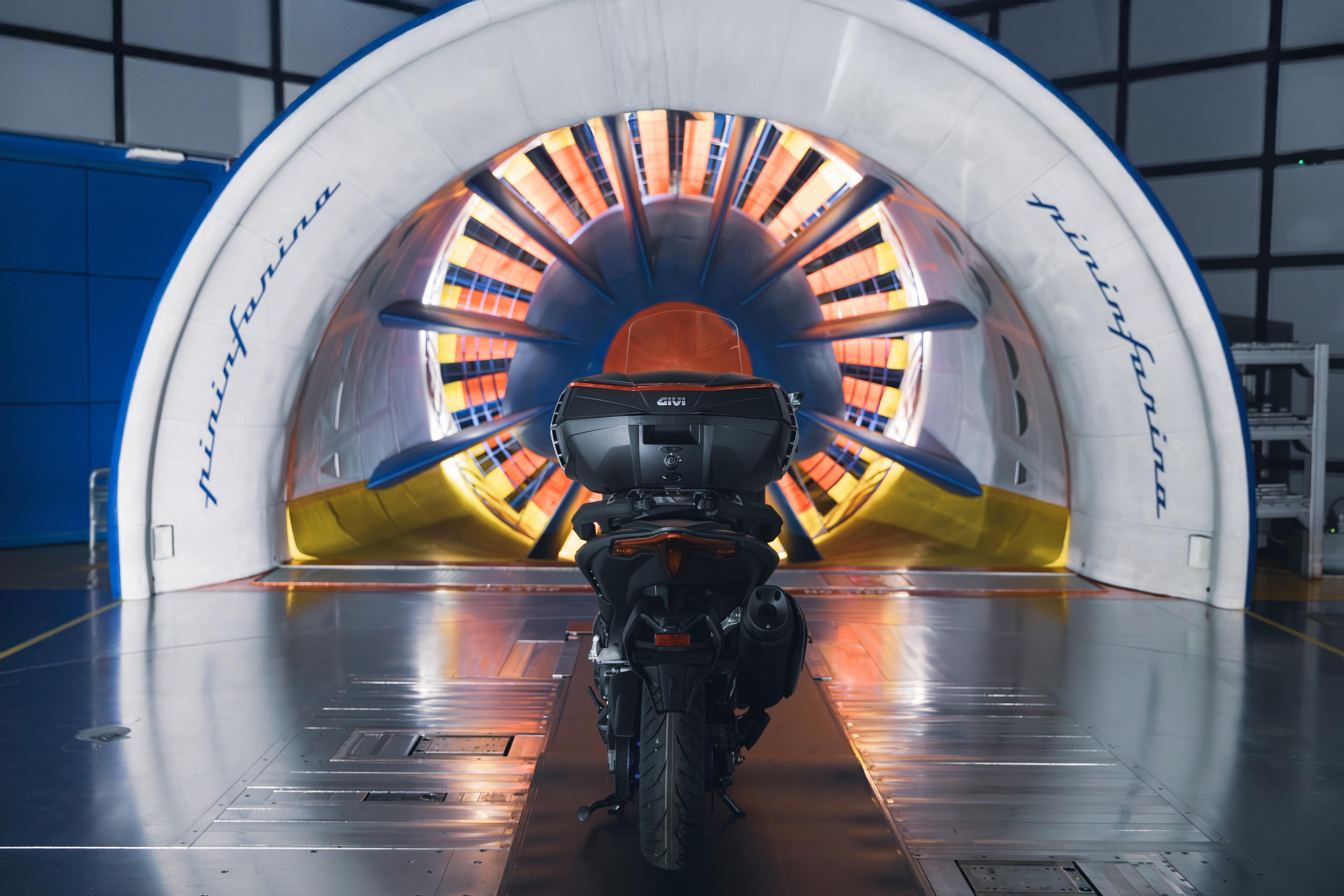 Yamaha T-Max 560 (25) V49 Wind Tunnel 13 allestita con V49N