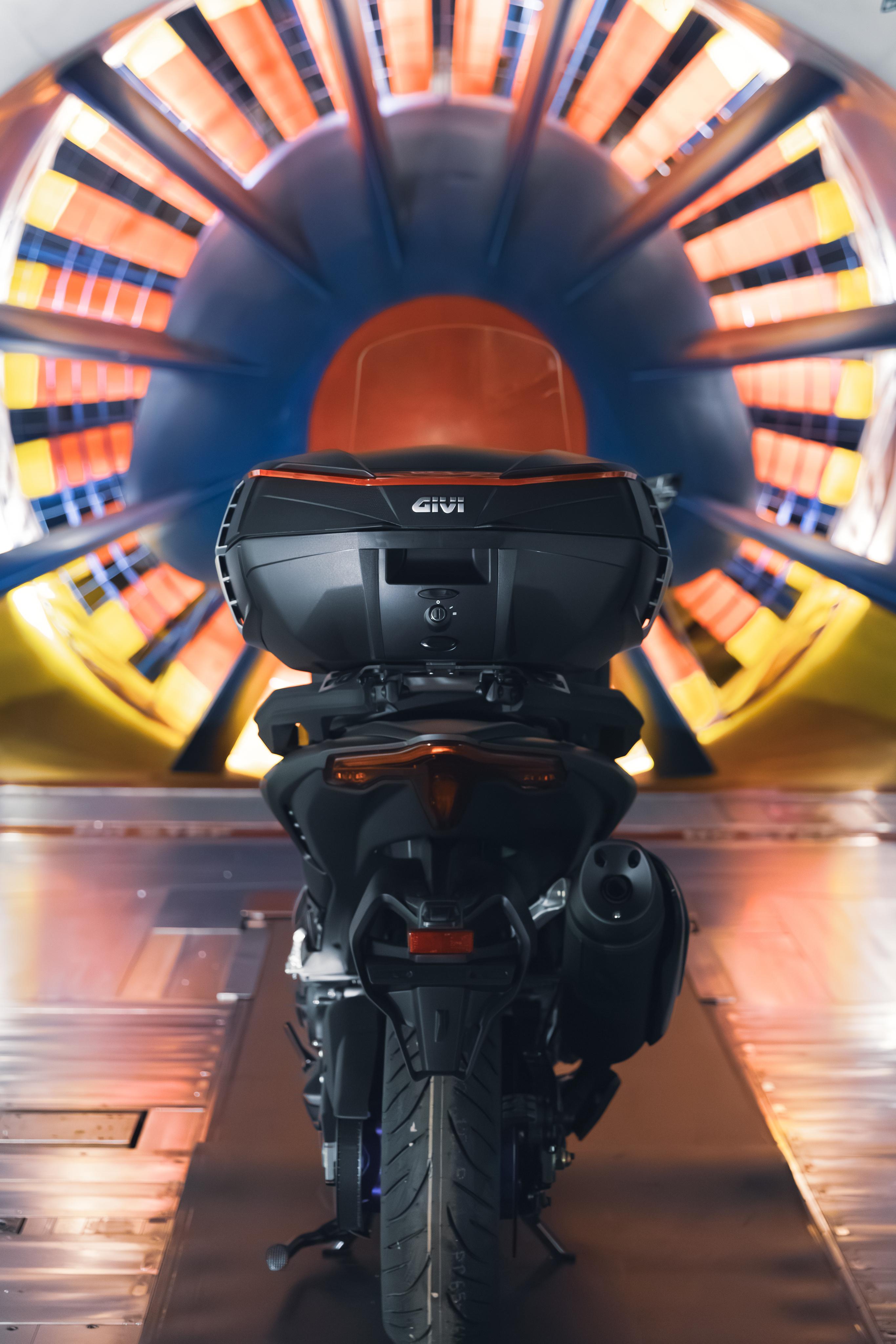 Yamaha T-Max 560 (25) V49 Wind Tunnel 15 allestita con V49N