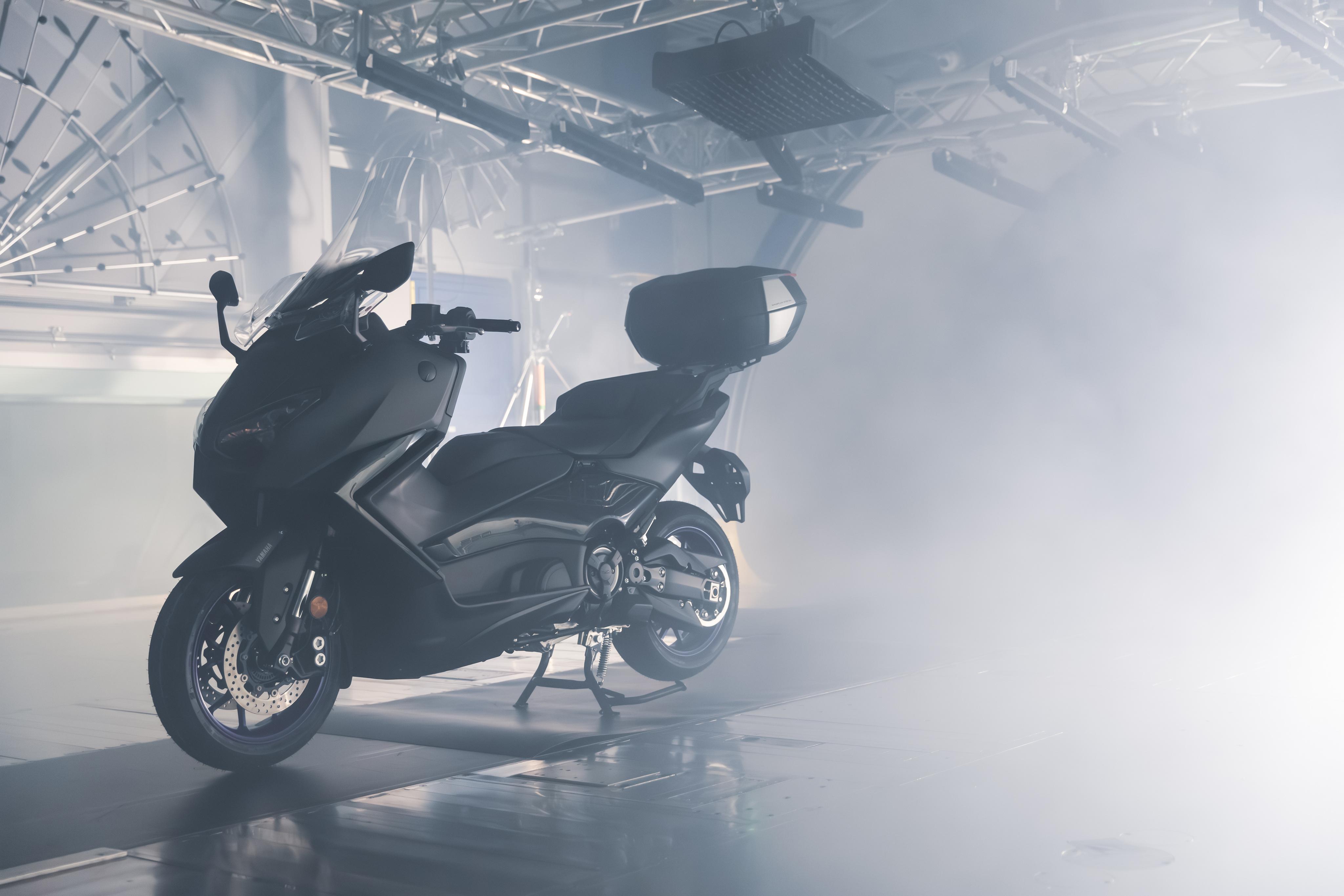 Yamaha T-Max 560 (25) V49 Wind Tunnel 16 allestita con V49N