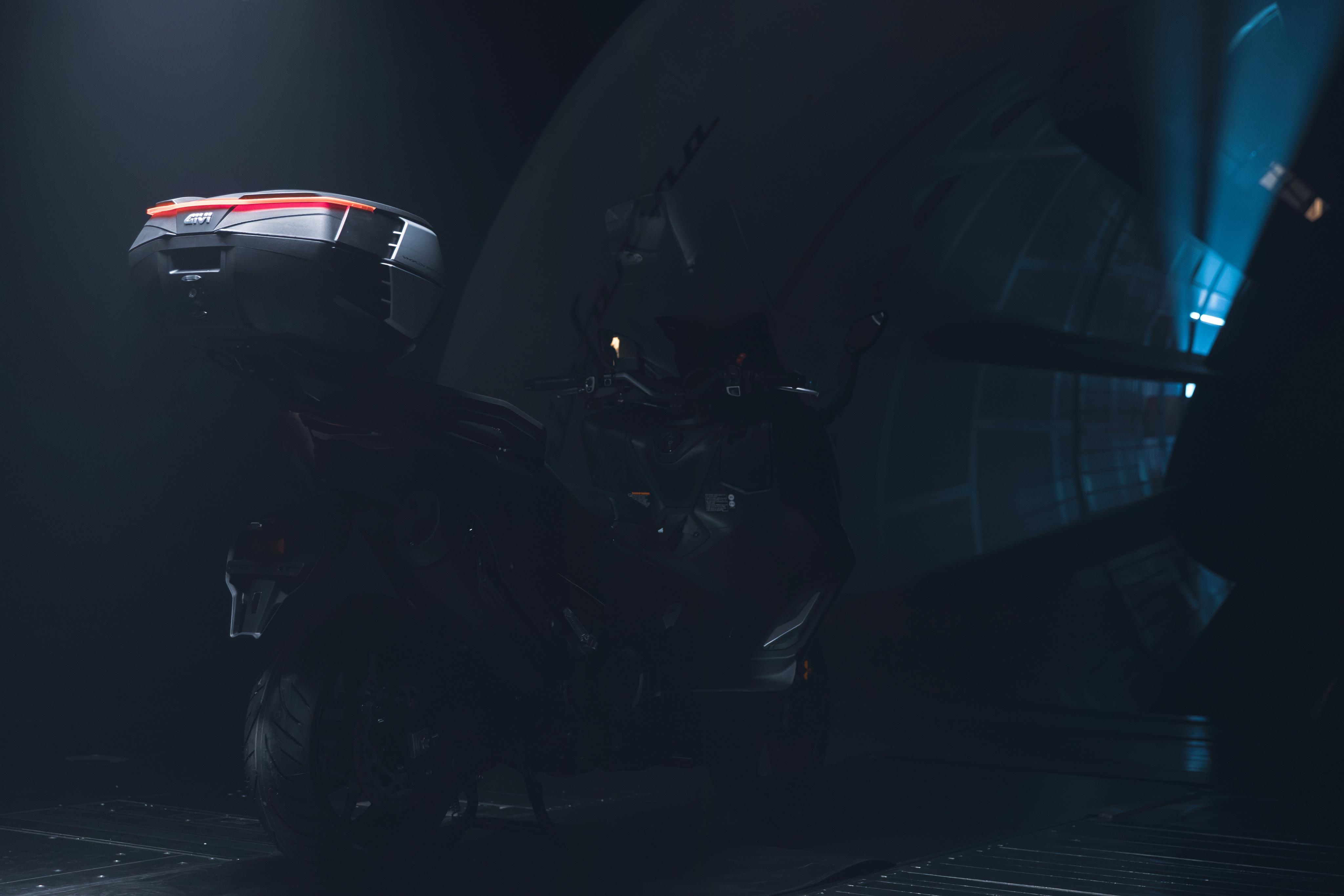 Yamaha T-Max 560 (25) V49 Wind Tunnel 18 allestita con V49N