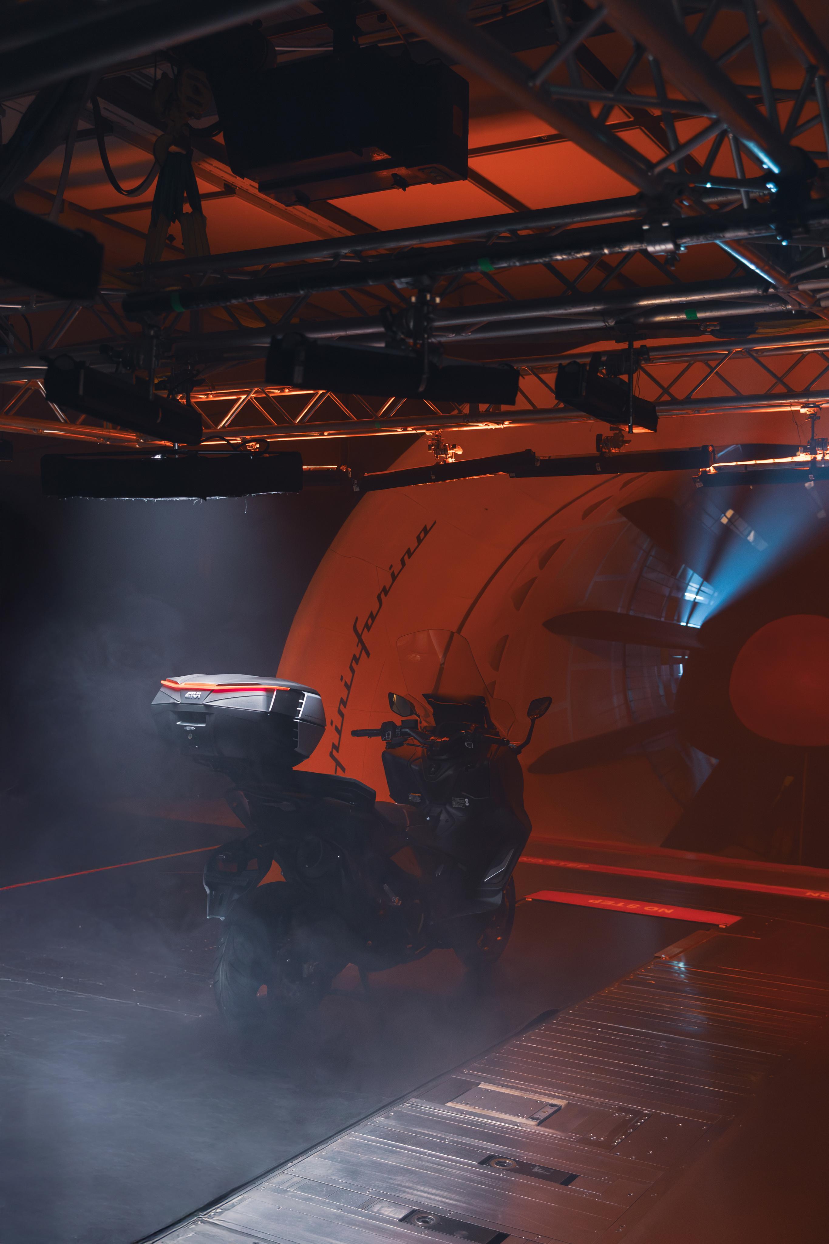Yamaha T-Max 560 (25) V49 Wind Tunnel 20 allestita con V49N