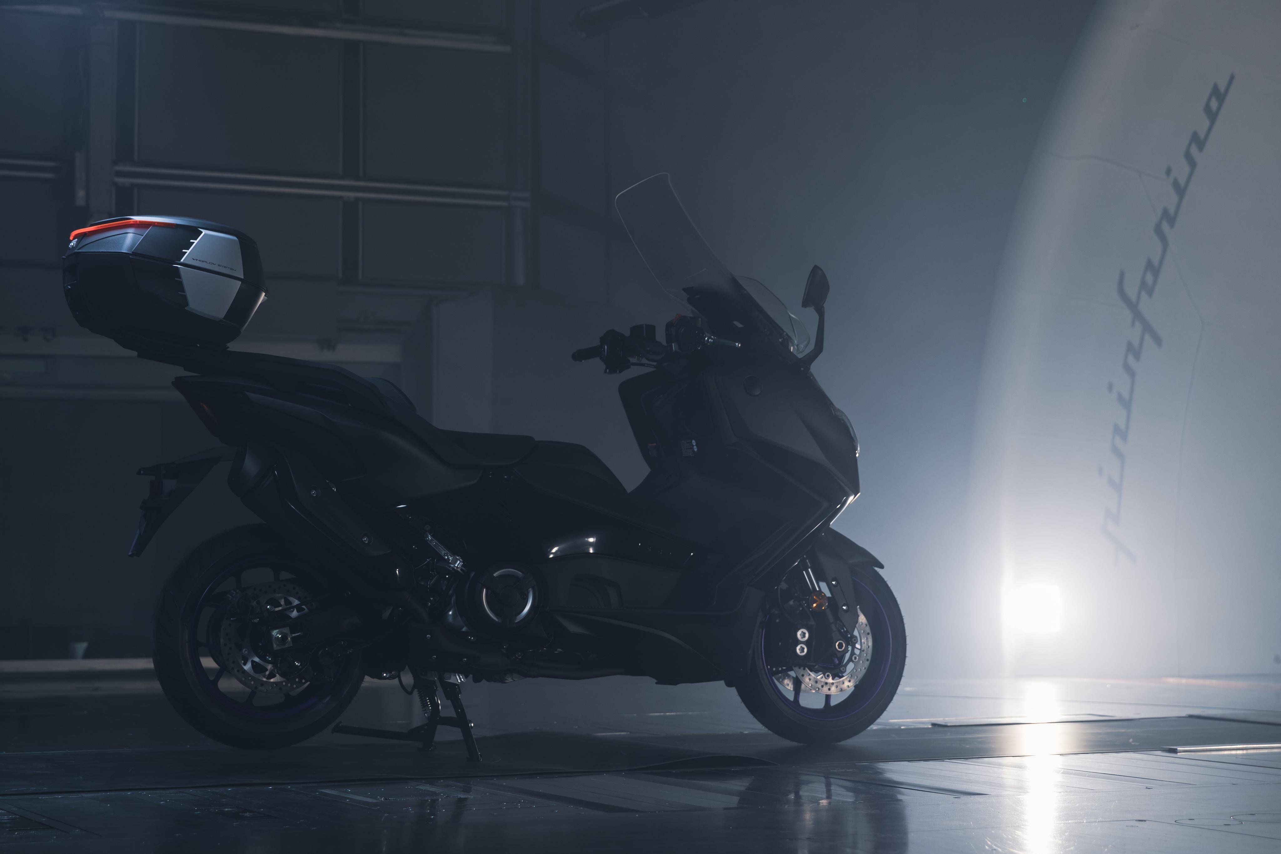Yamaha T-Max 560 (25) V49 Wind Tunnel 21 allestita con V49N