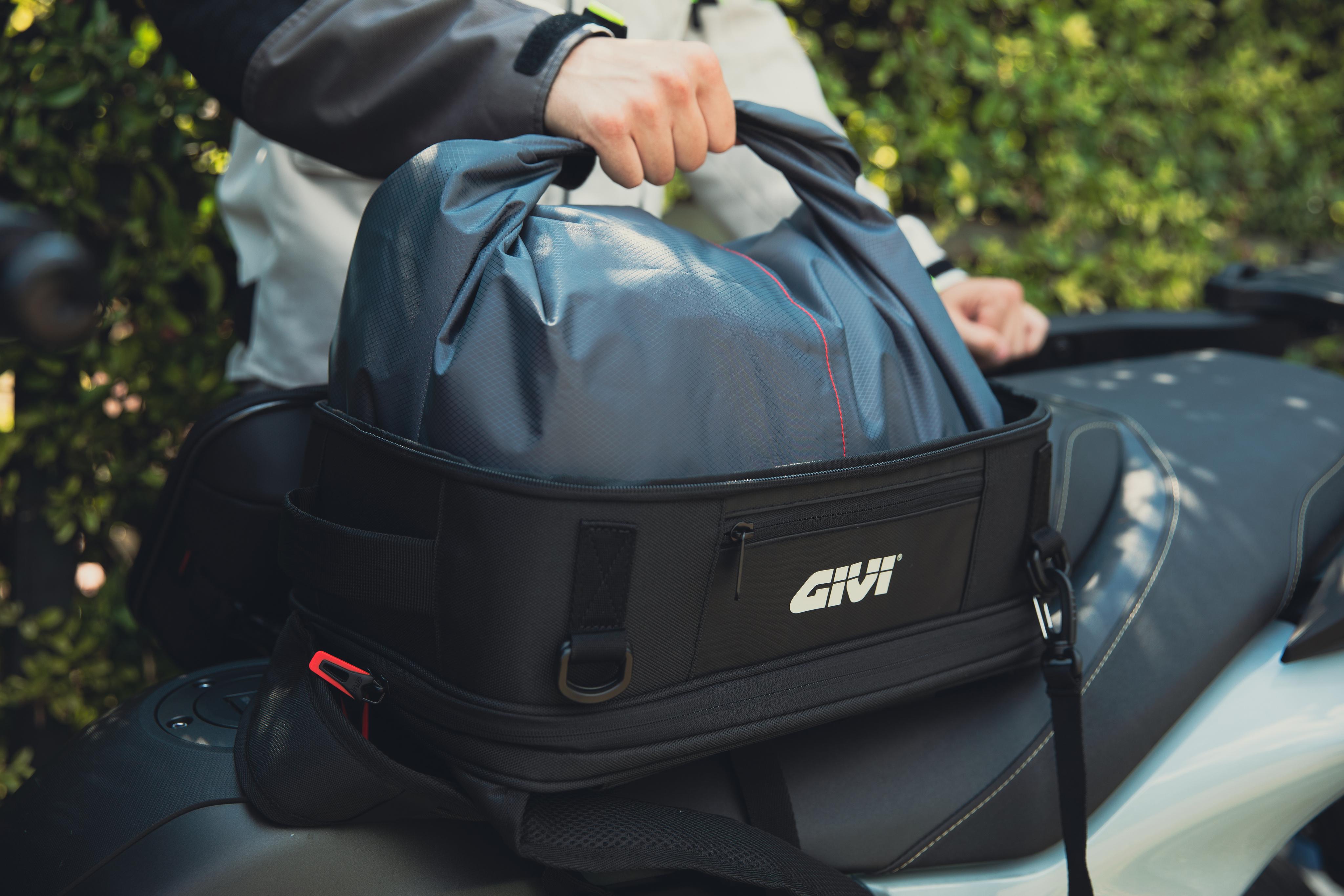 Yamaha T-Max 560 (25) Backpack XL 01 equipped with XL12