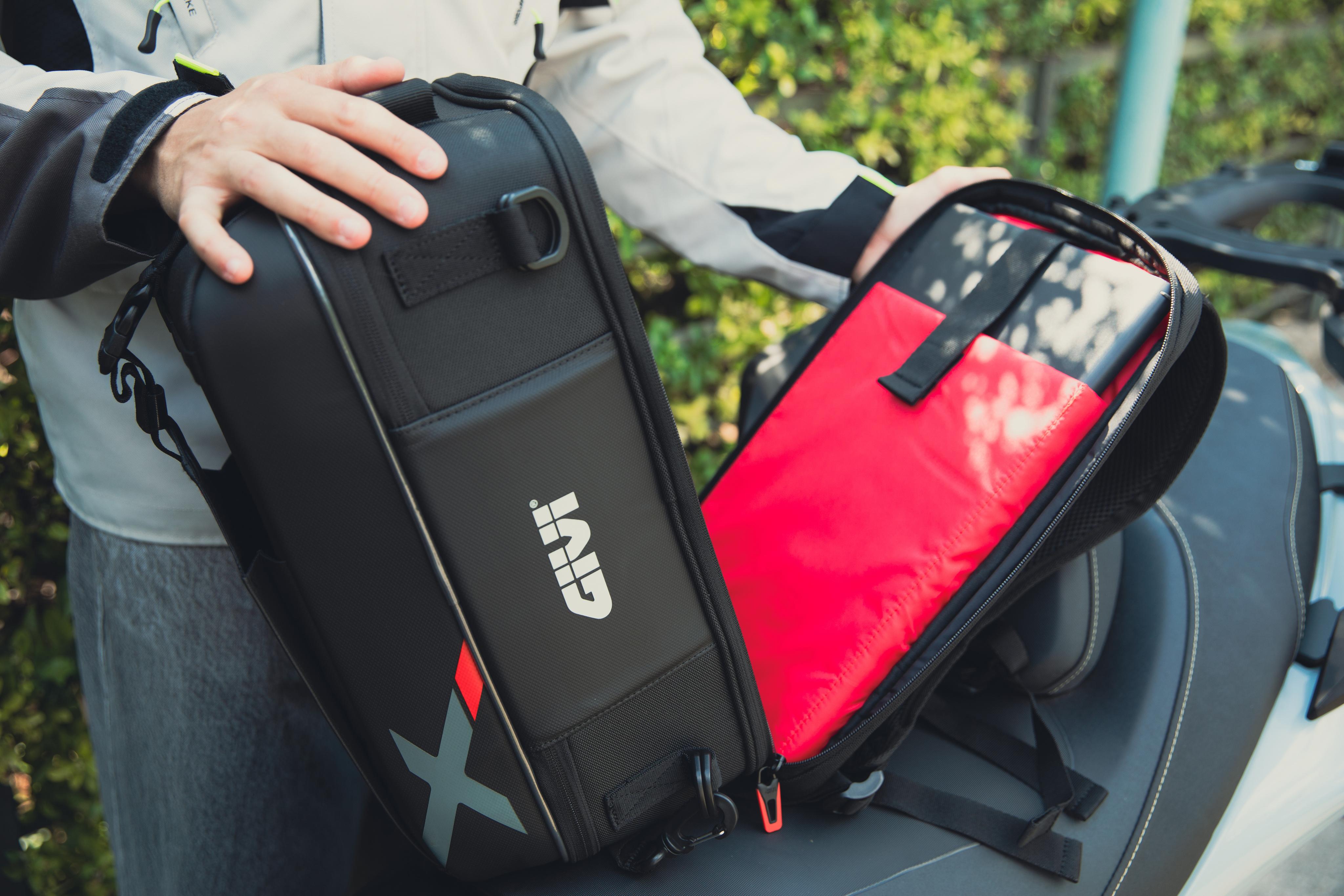 Yamaha T-Max 560 (25) XL 02 backpack equipped with XL12