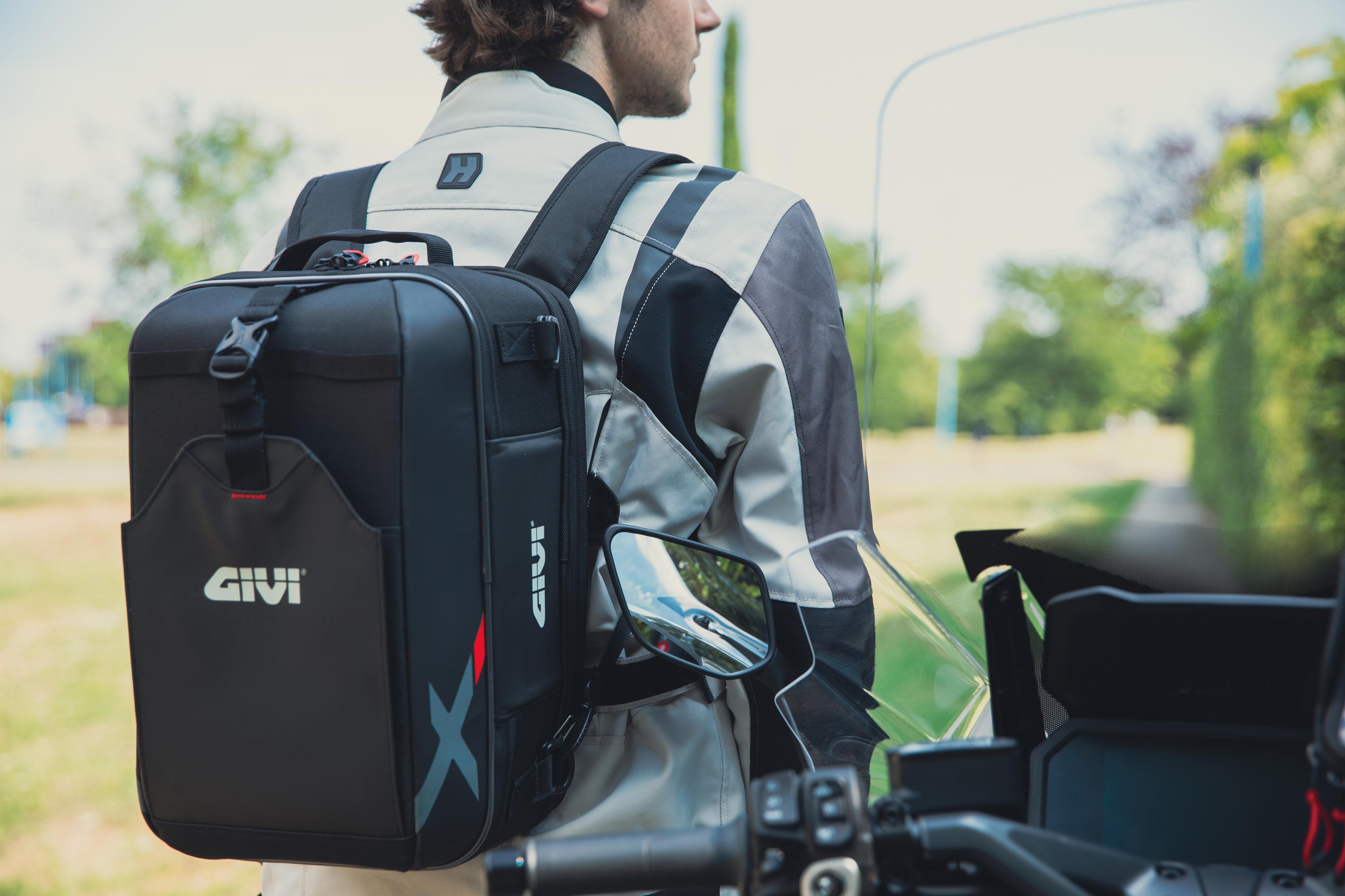 Yamaha T-Max 560 (25) XL 06 backpack equipped with XL12