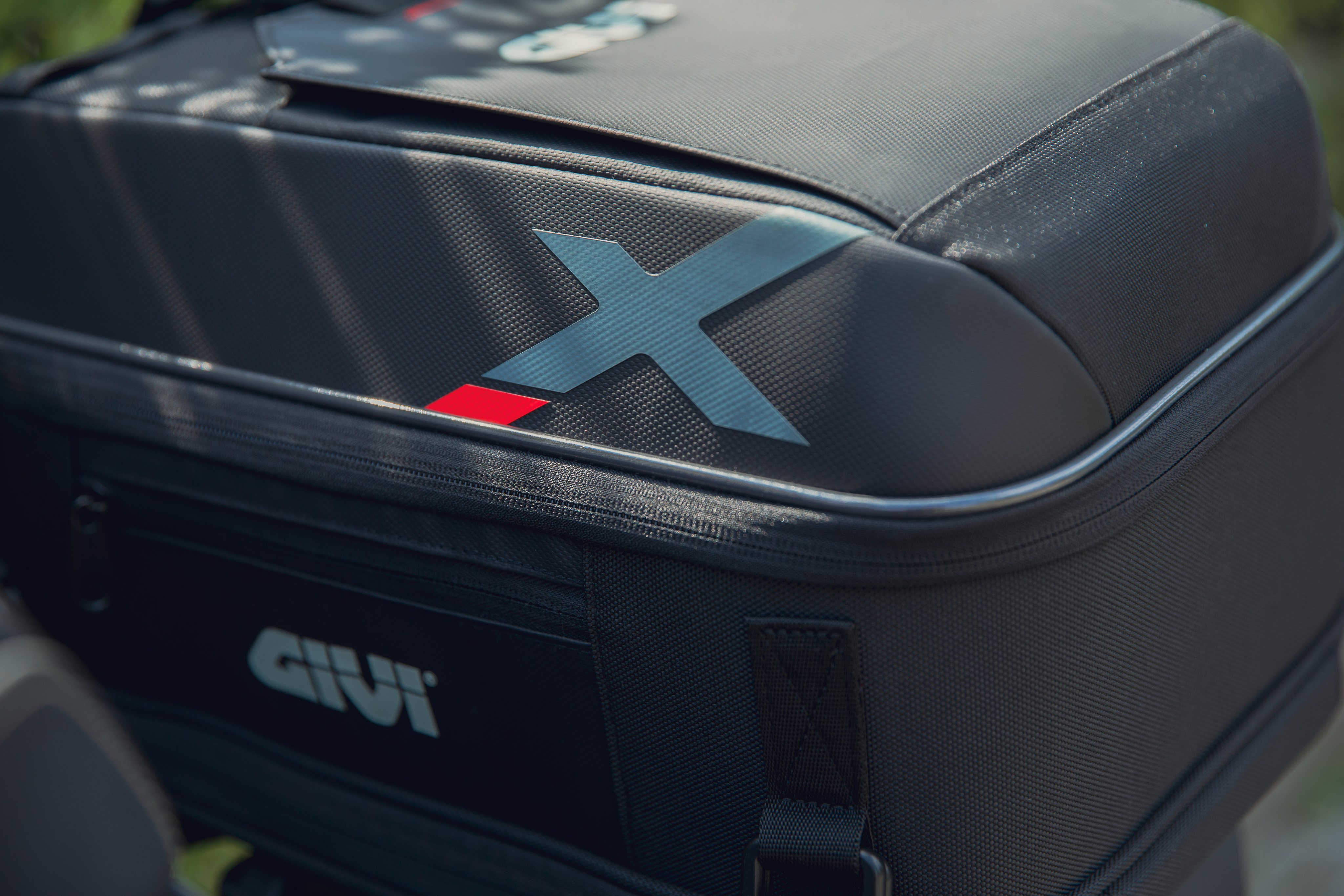 Yamaha T-Max 560 (25) XL 09 backpack equipped with XL12