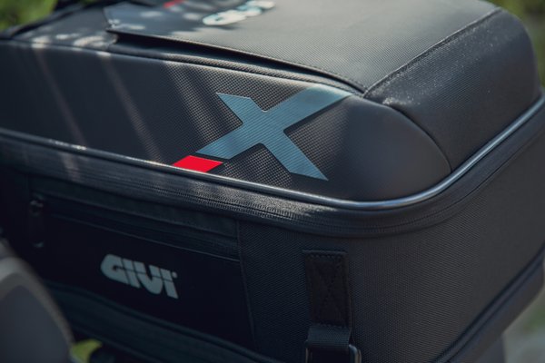 Yamaha T-Max 560 (25) XL 09 backpack equipped with XL12