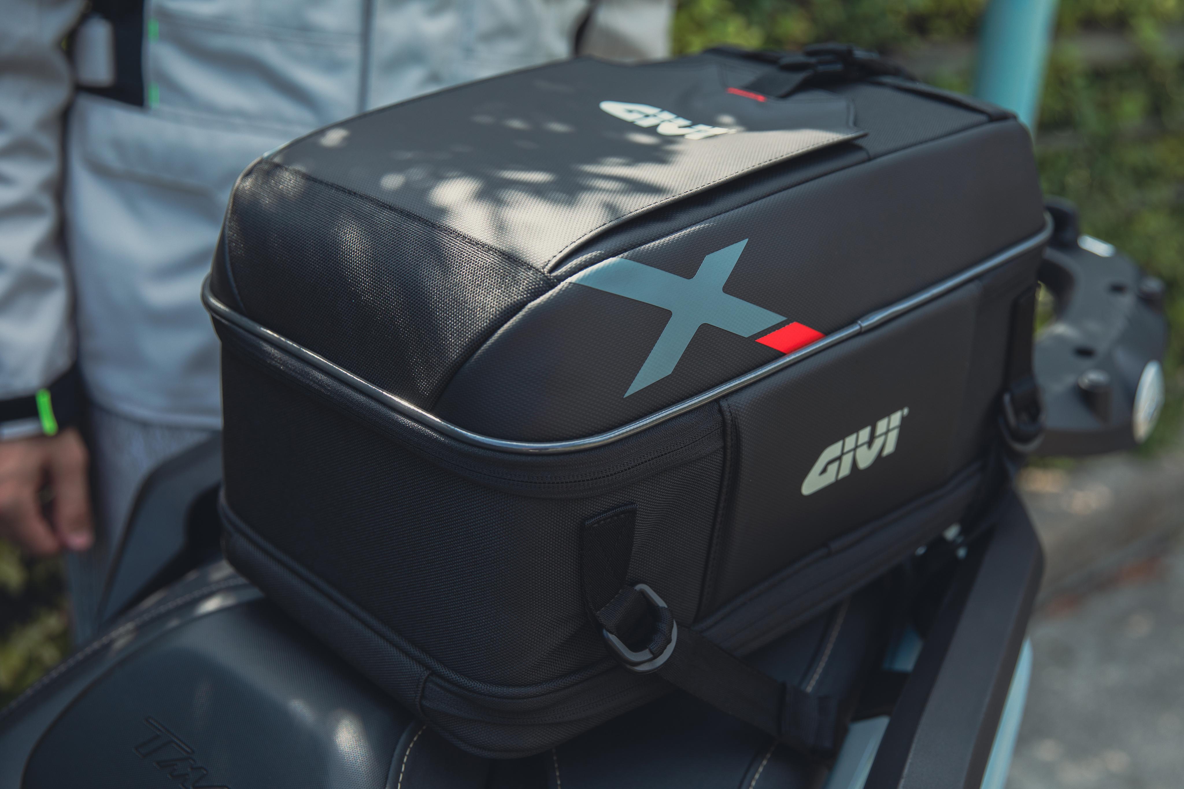 Yamaha T-Max 560 (25) XL 10 backpack equipped with XL12