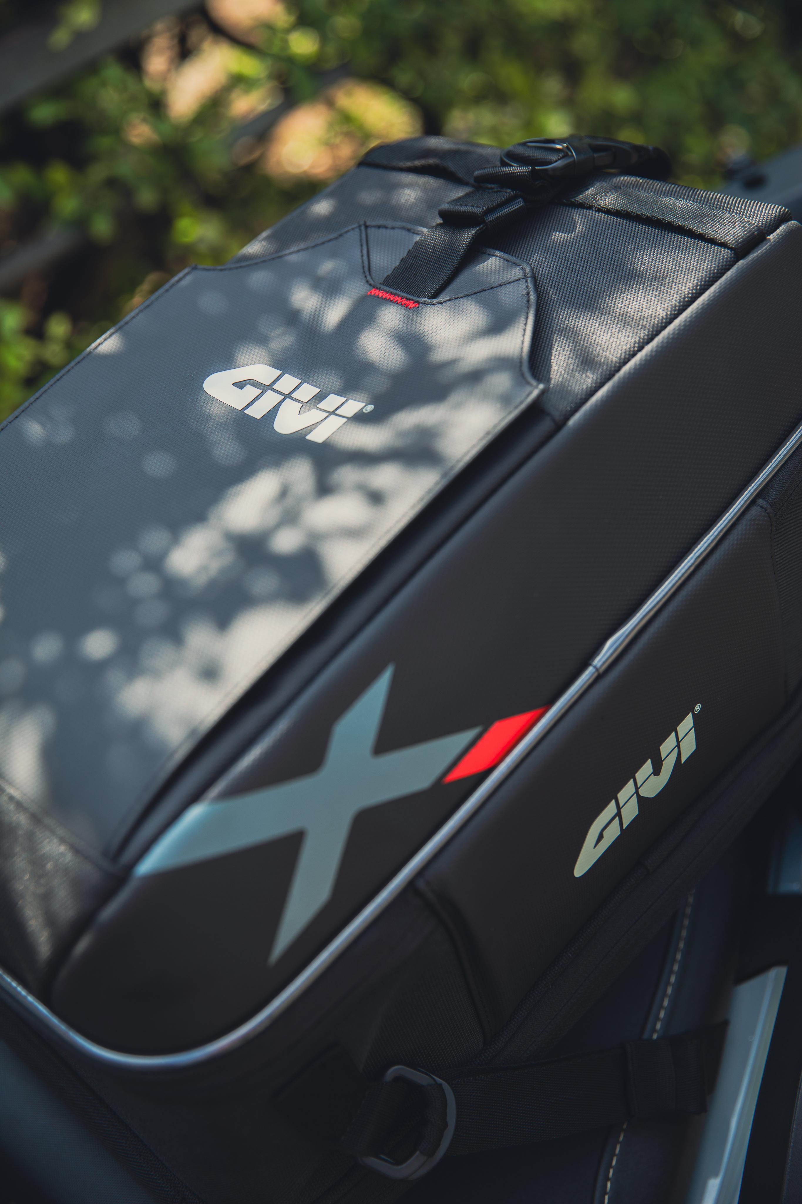 Yamaha T-Max 560 (25) XL 12 backpack equipped with XL12