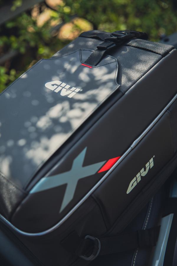 Yamaha T-Max 560 (25) XL 12 backpack equipped with XL12