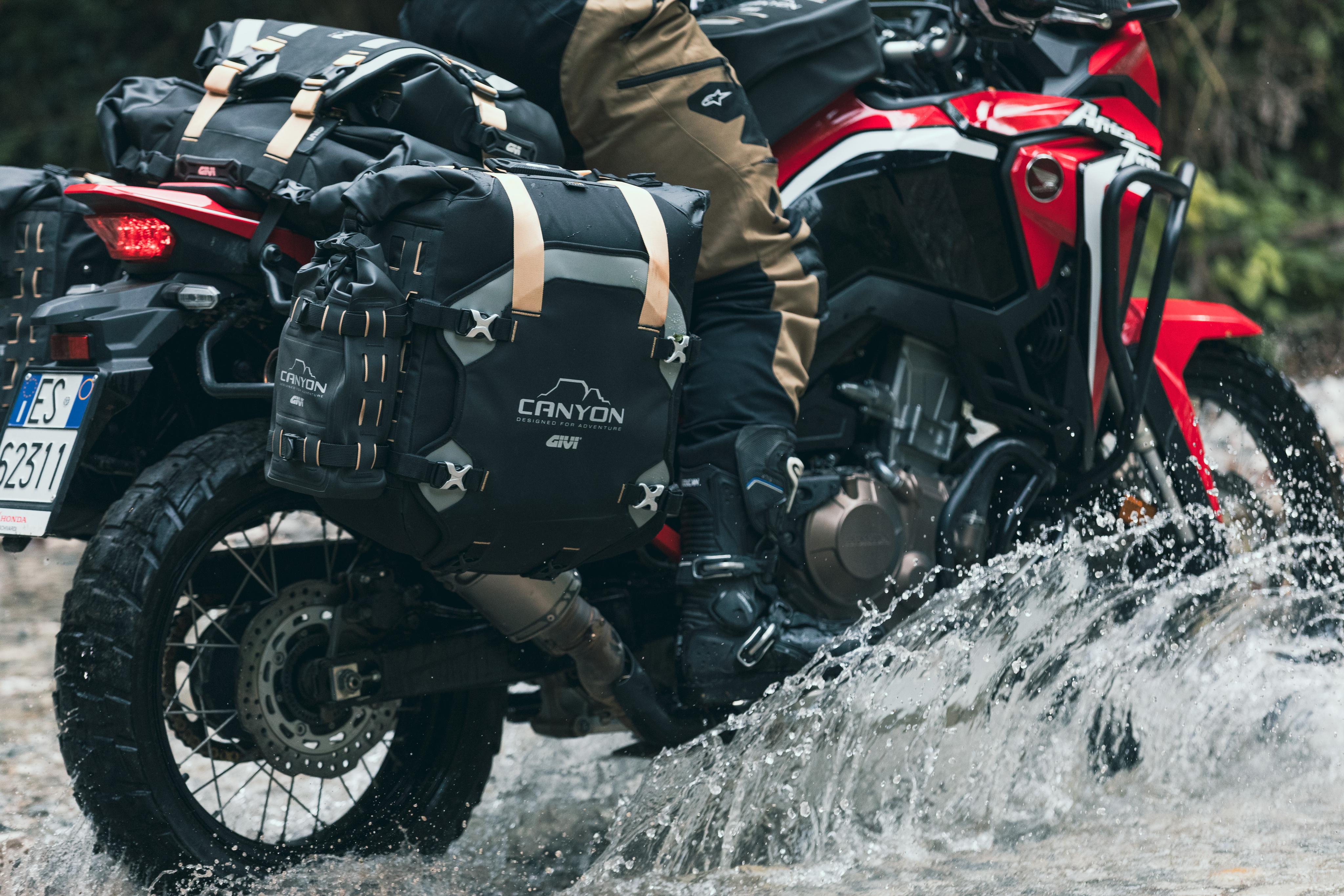 GIVI - scopri la gamma di borse Adventure CANYON 2025