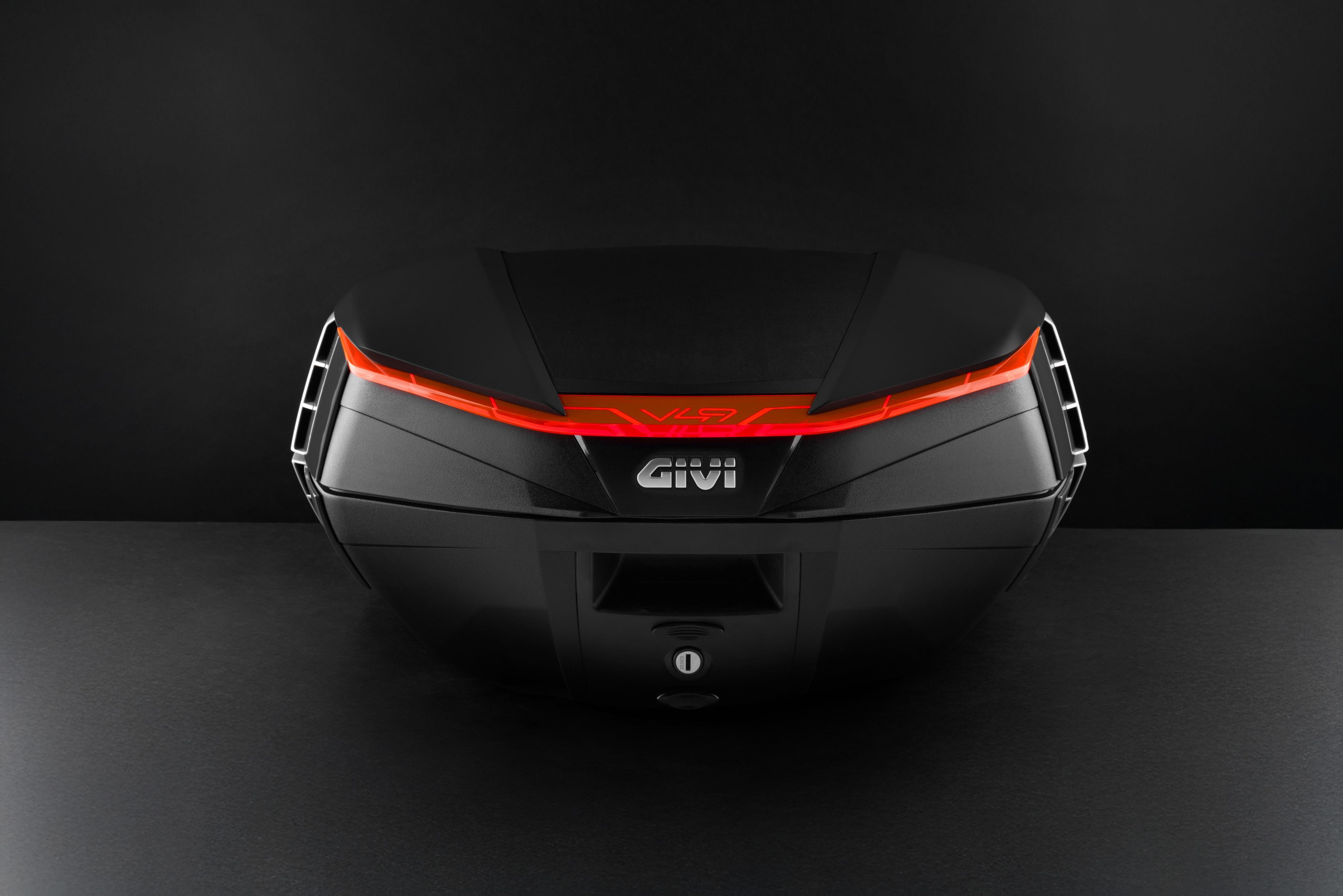 V49_top-case_02_GIVI_hero
