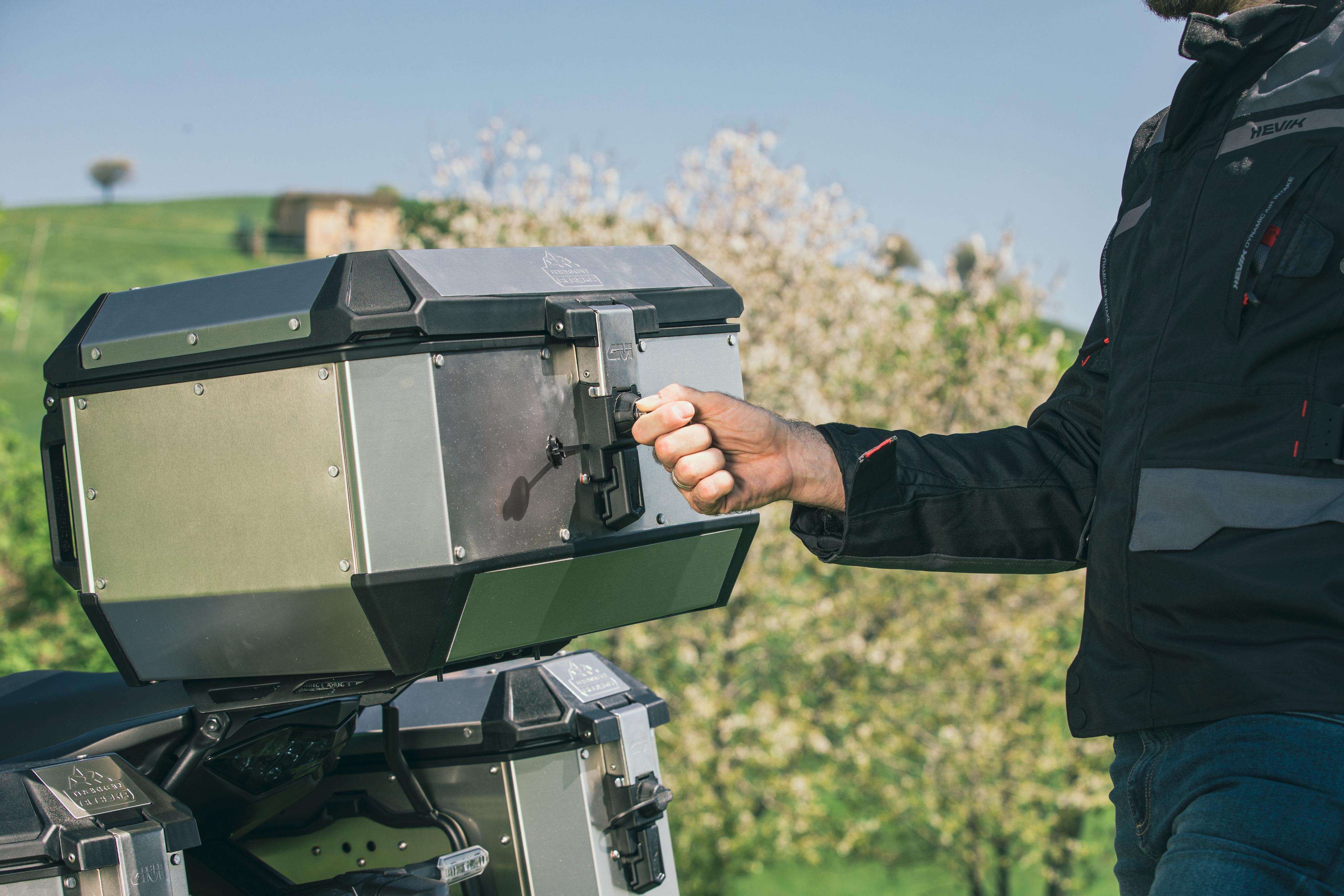 moto.it-presenta-il-nuovo-topcase-trekker-alaska-su-benelli-trk