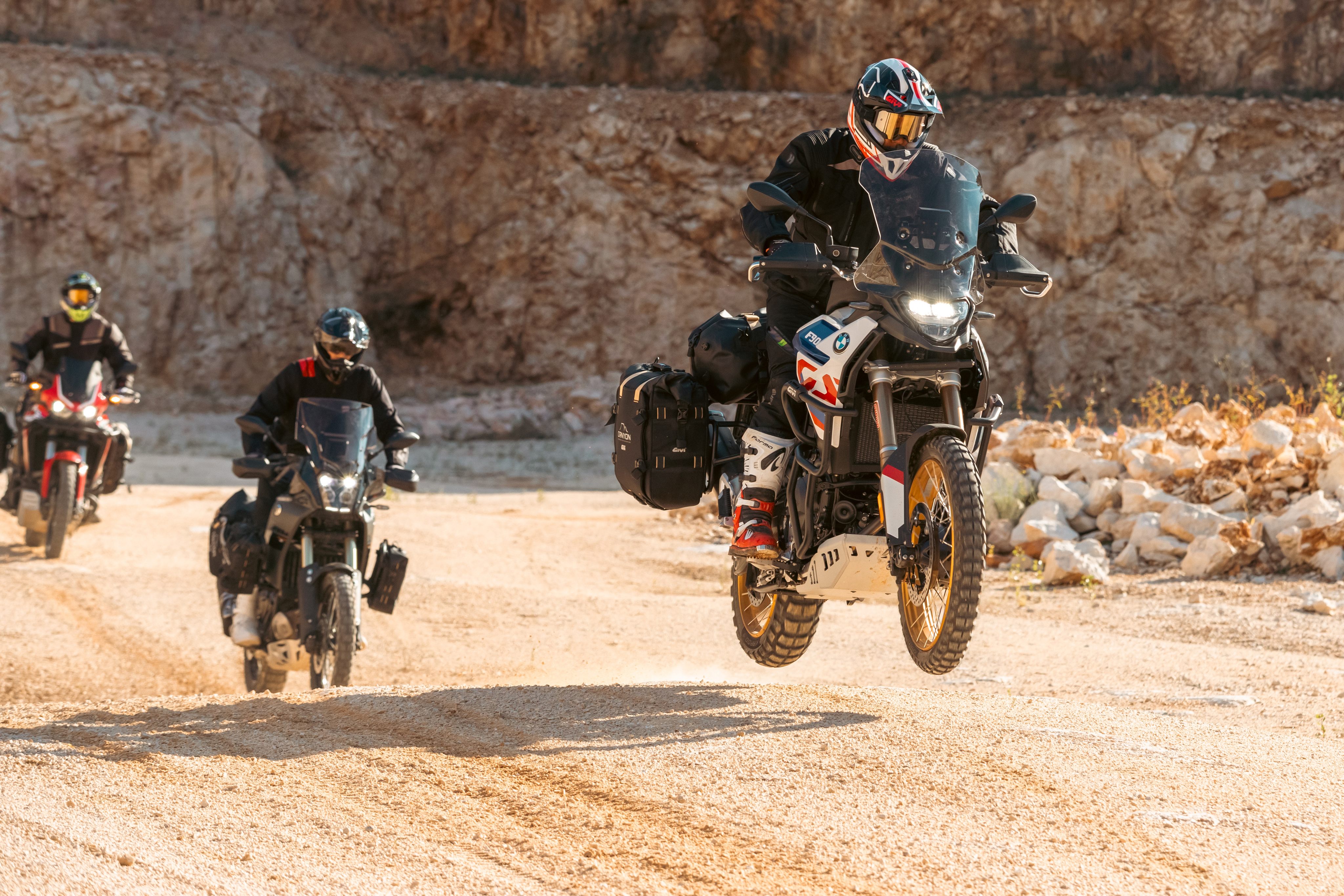 GIVI - scopri la gamma di borse Adventure CANYON 2025