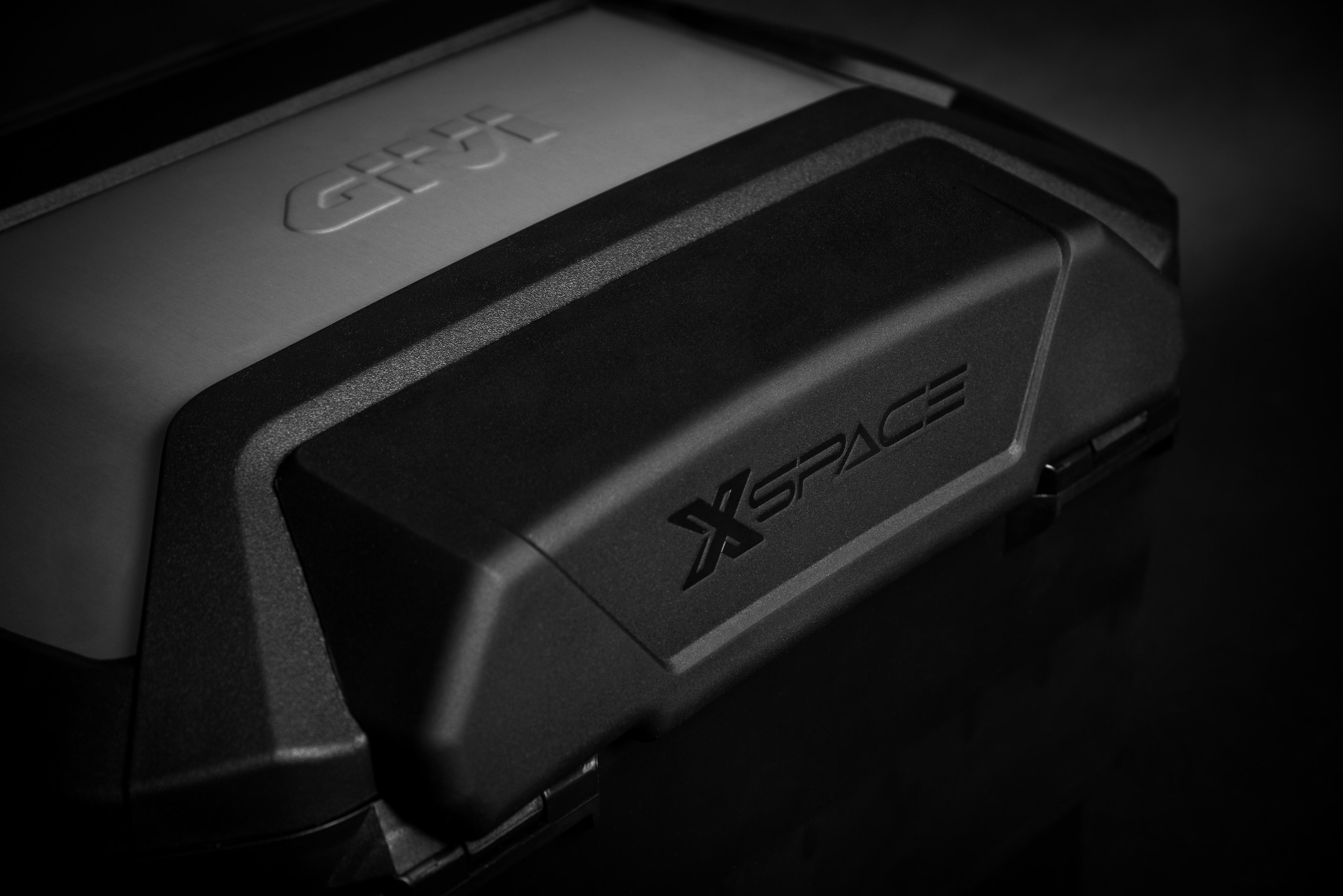 XSPACE_hard-bag_24_GIVI_hero