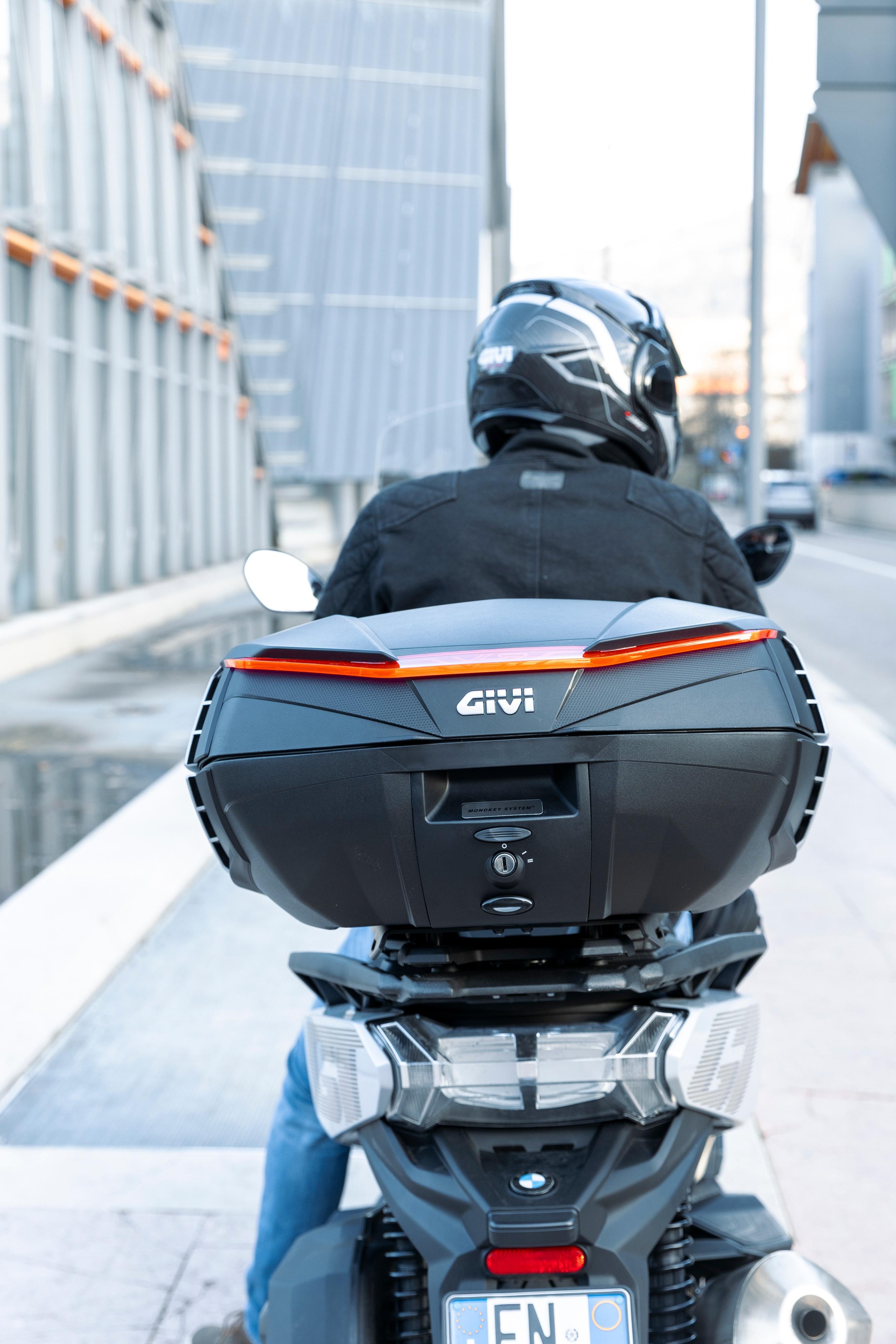bmw-c400gt-25_V49urban_016_V49N_GIVI