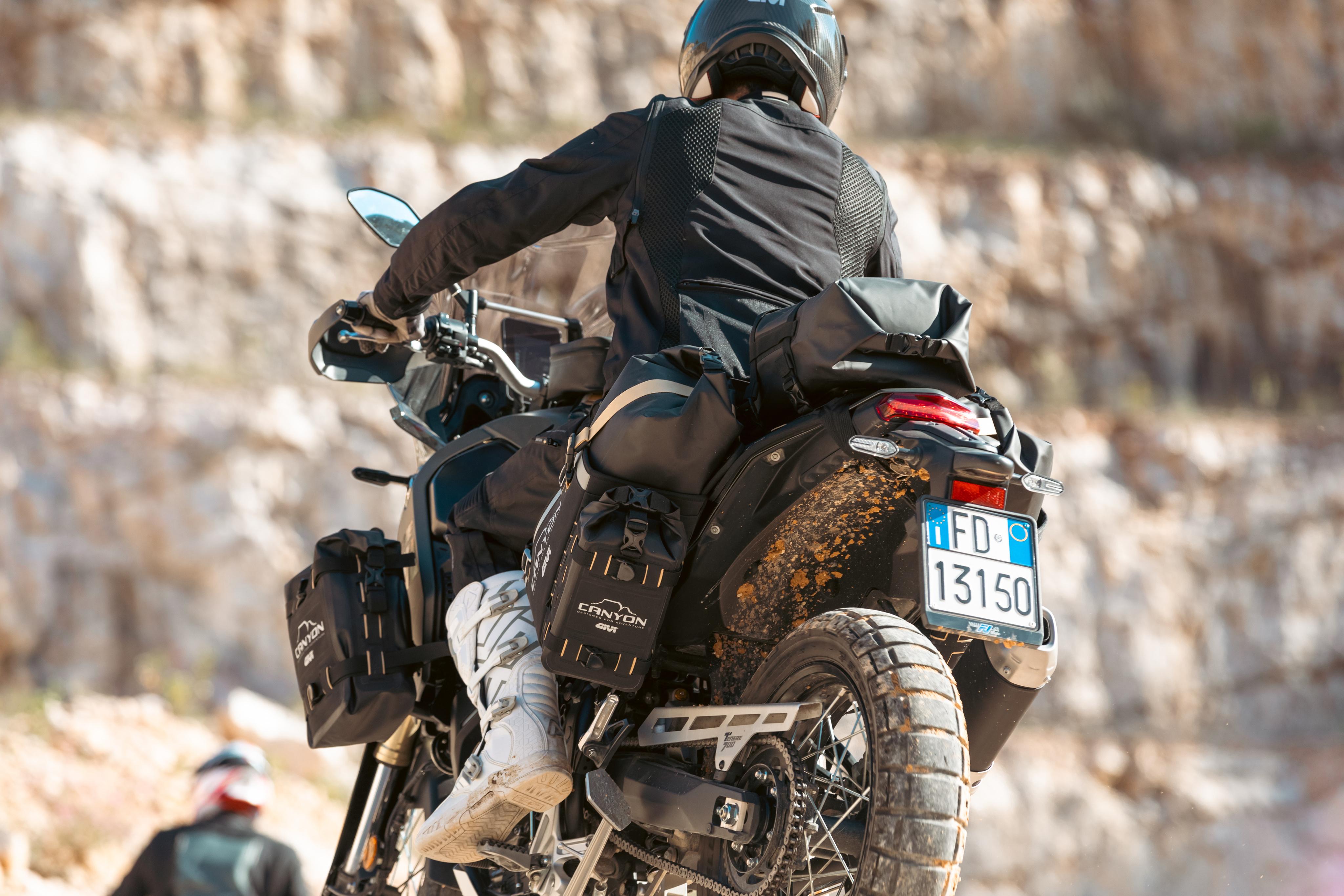 GIVI - scopri la gamma di borse Adventure CANYON 2025