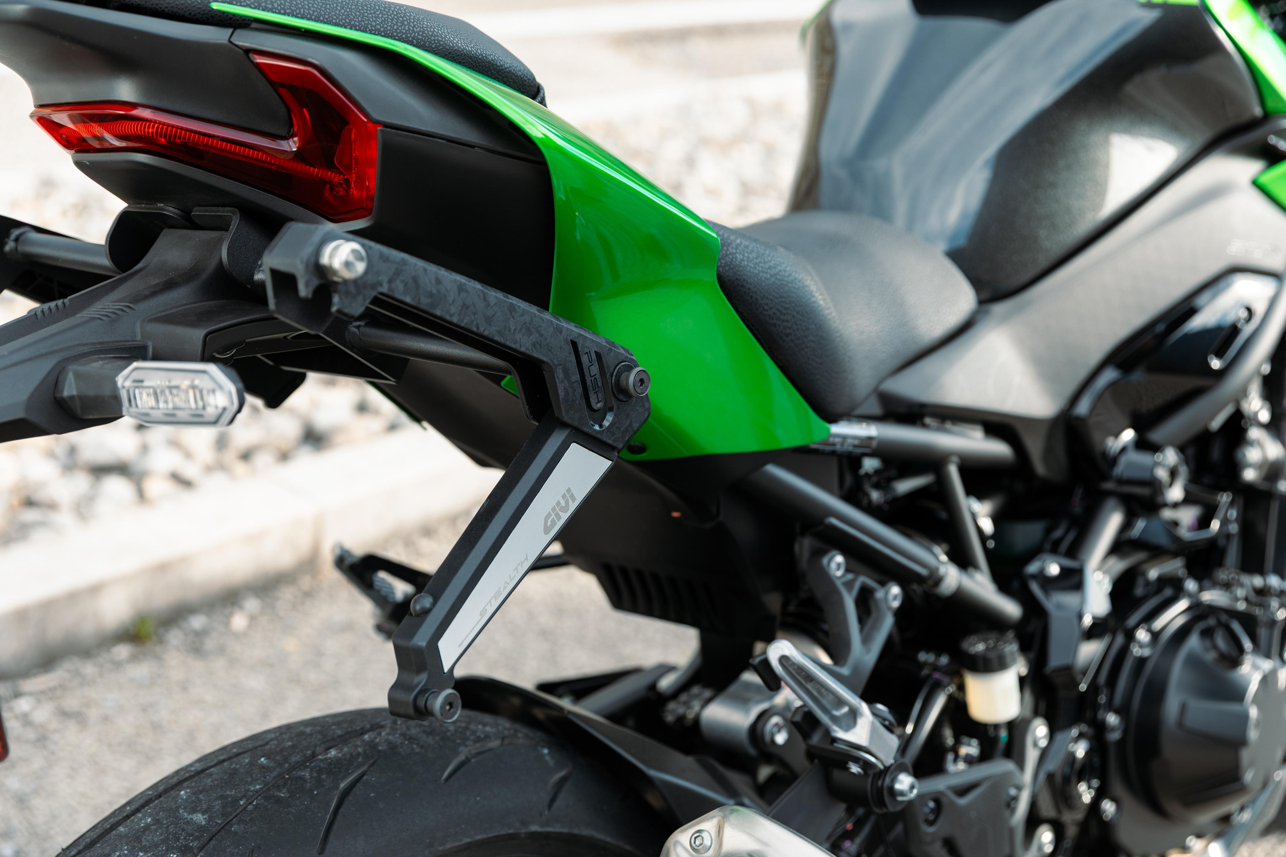 kawasaki-z900-25_easy-range_056_stealth_GIVI