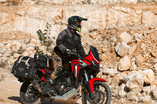 GIVI - scopri la gamma di borse Adventure CANYON 2025