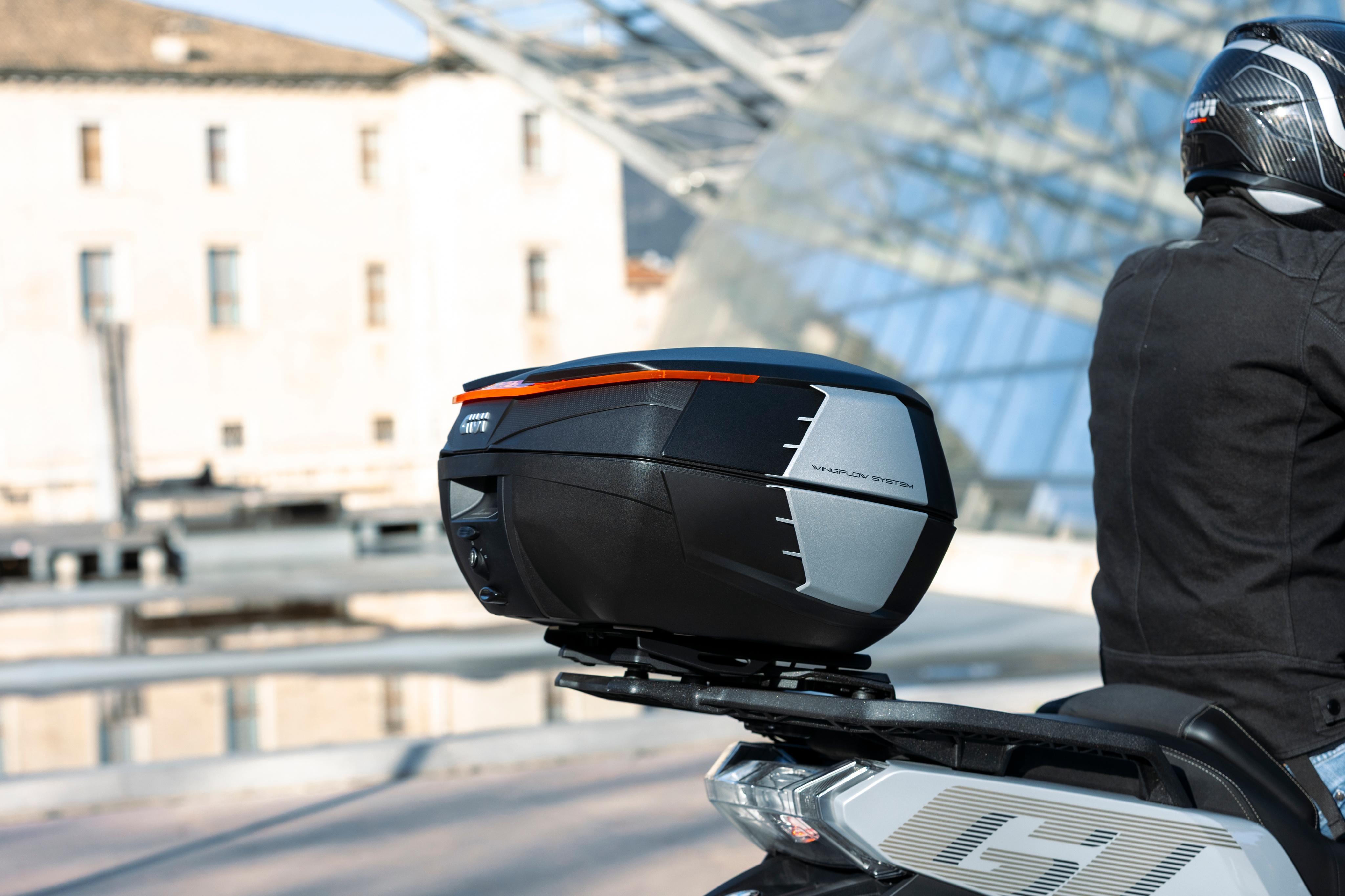 bmw-c400gt-25_V49urban_005_V49N_GIVI