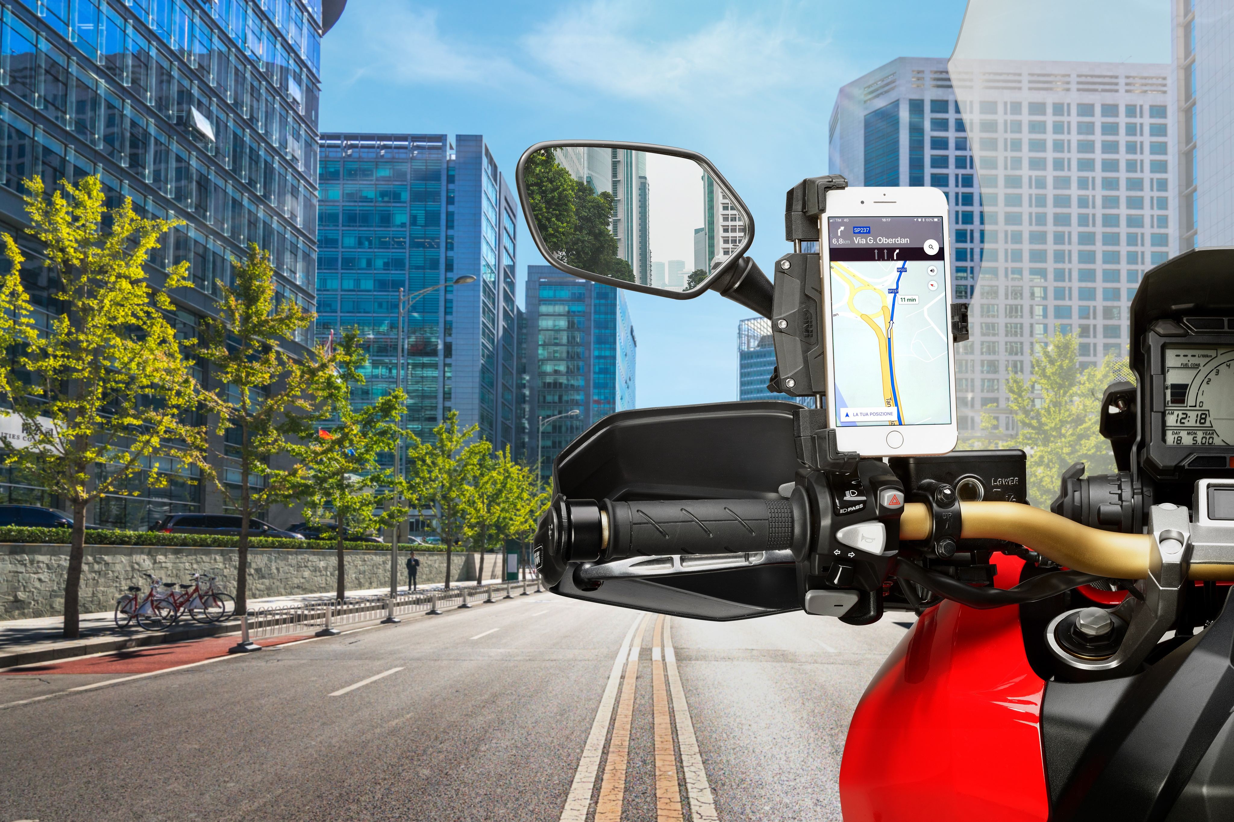 con-givi-lo-smartphone-è-sempre-a-portata-di-mano