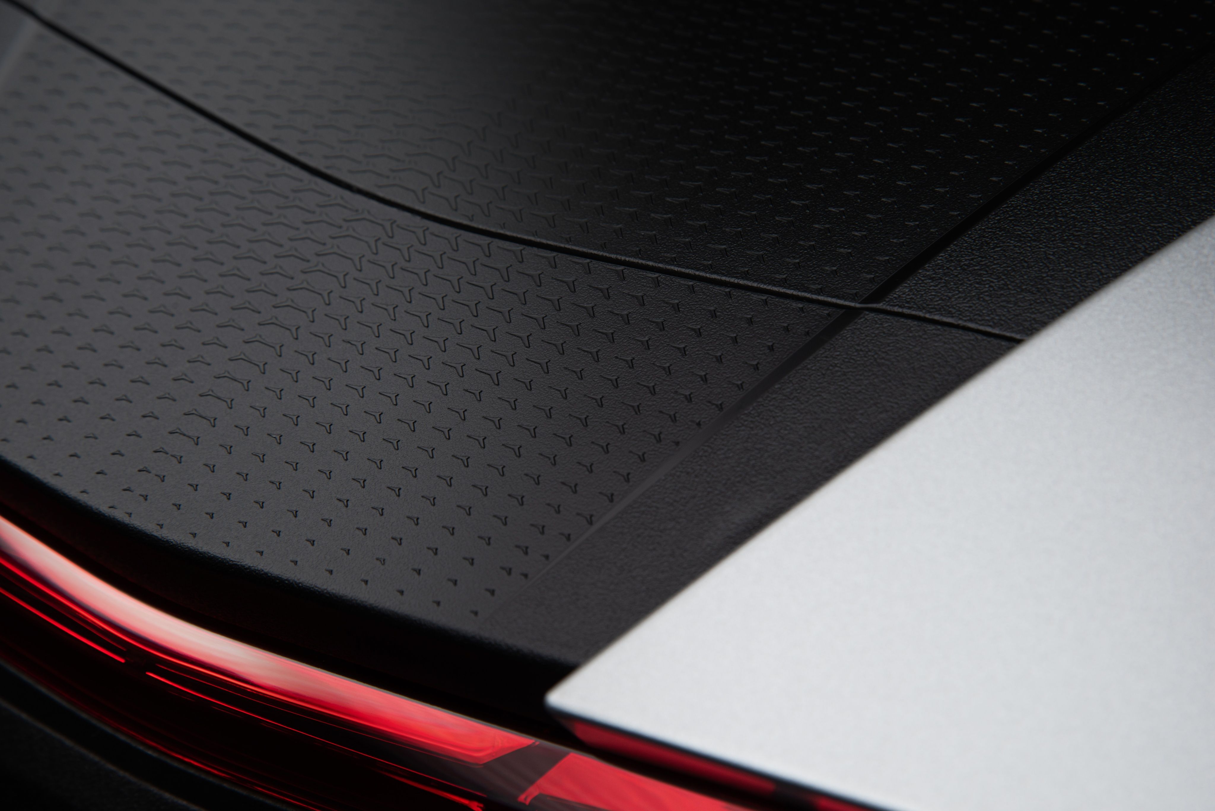V58N_top-case_05_GIVI_hero