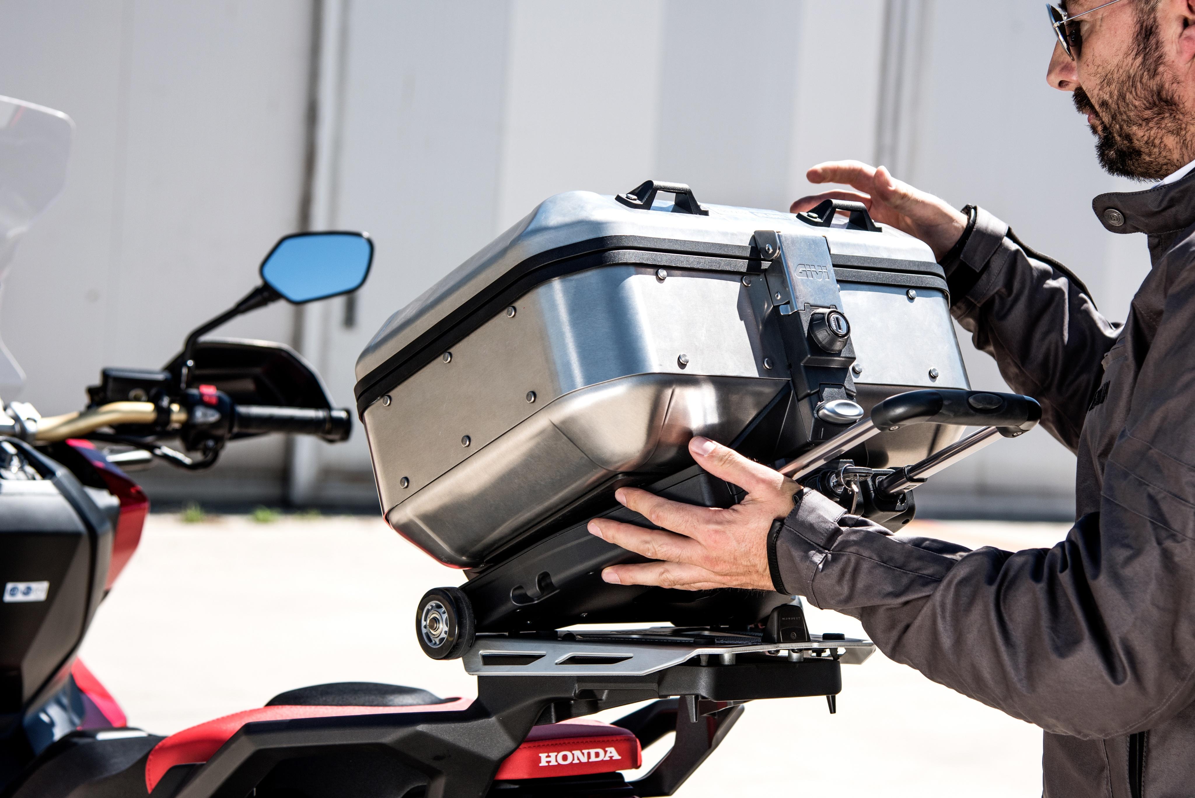 è-arrivato-il-nuovo-trolley-s410-di-givi