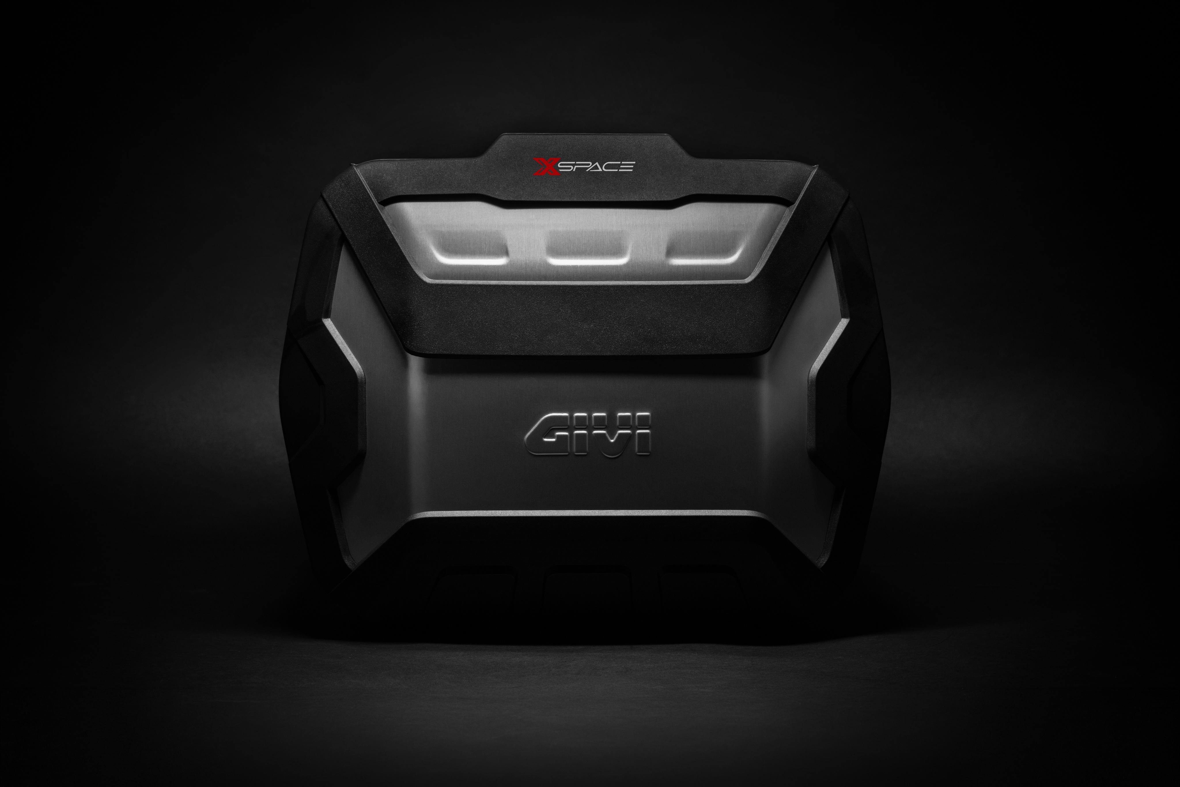 XSPACE_hard-bag_09_GIVI_hero