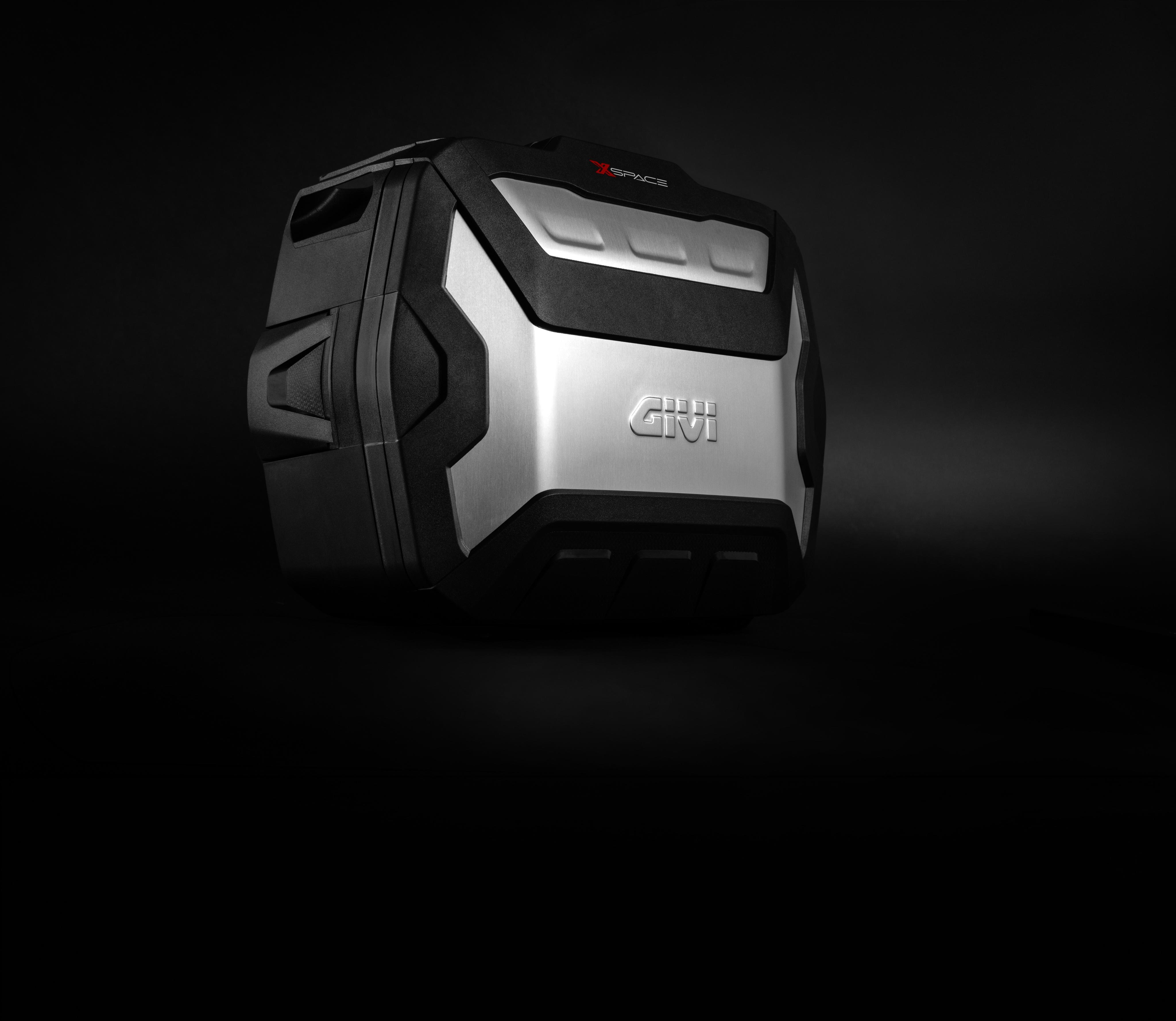 XSPACE_hard-bag_03_GIVI_hero
