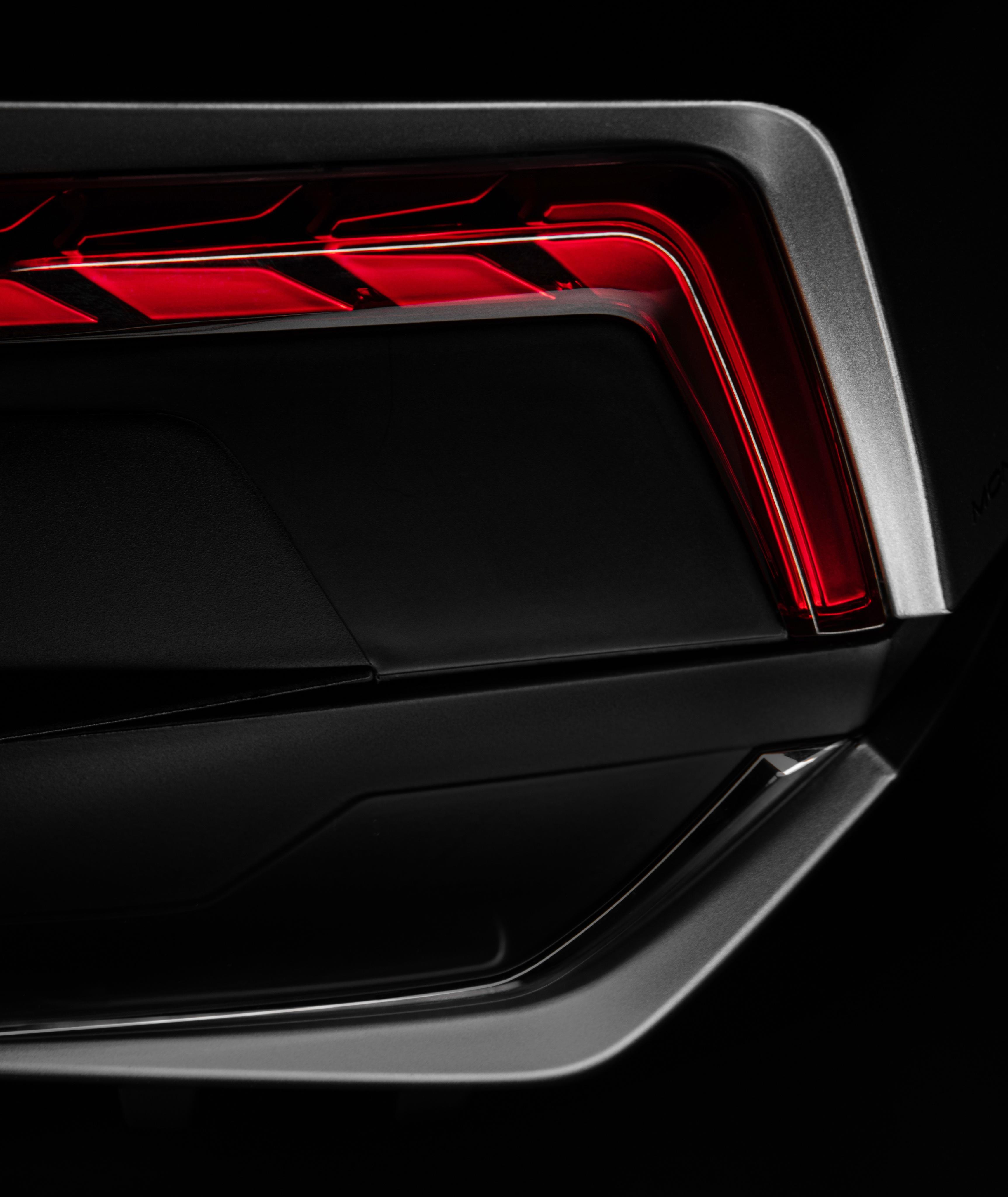 V58N_top-case_13_GIVI_hero