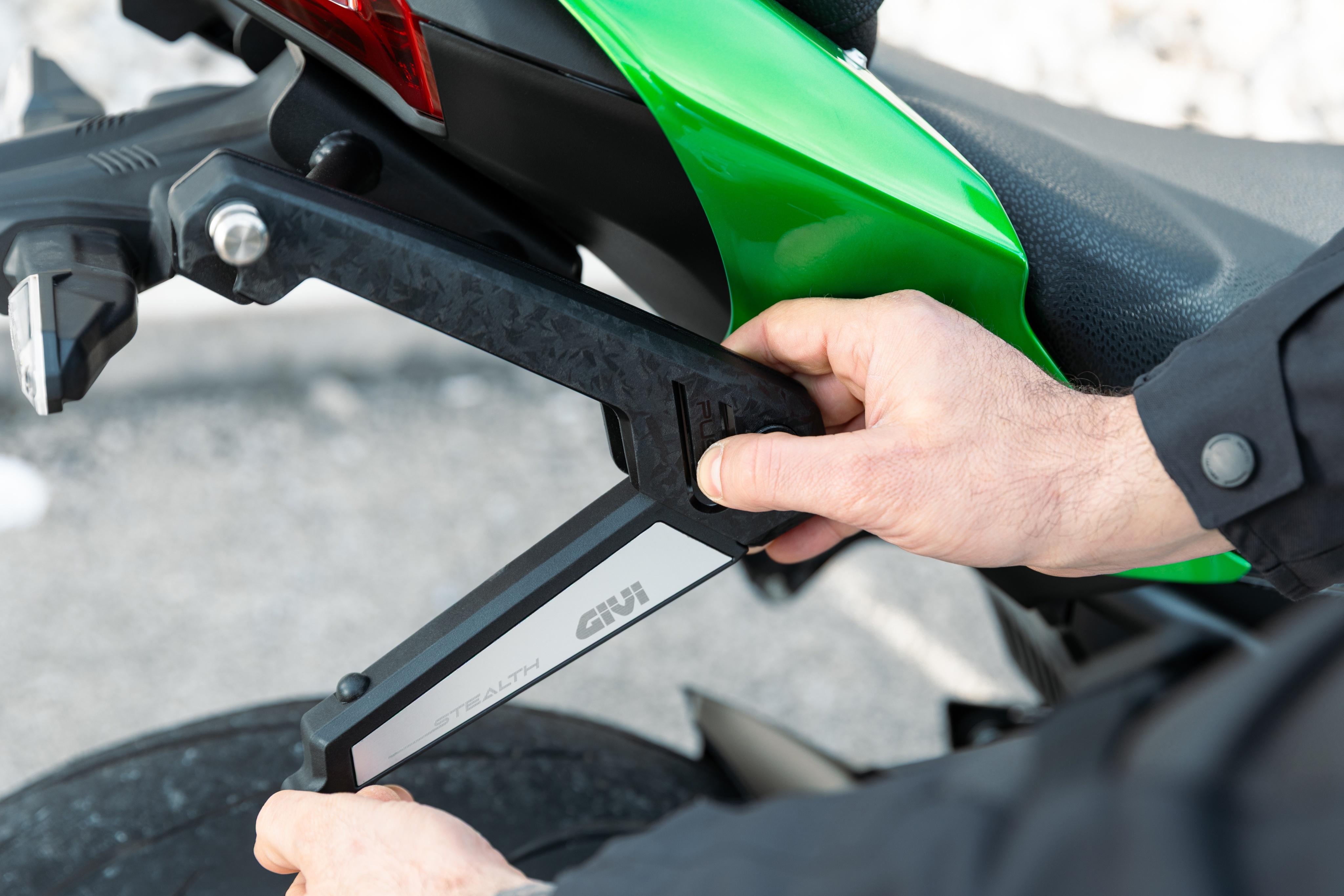 kawasaki-z900-25_easy-range_052_stealth_GIVI