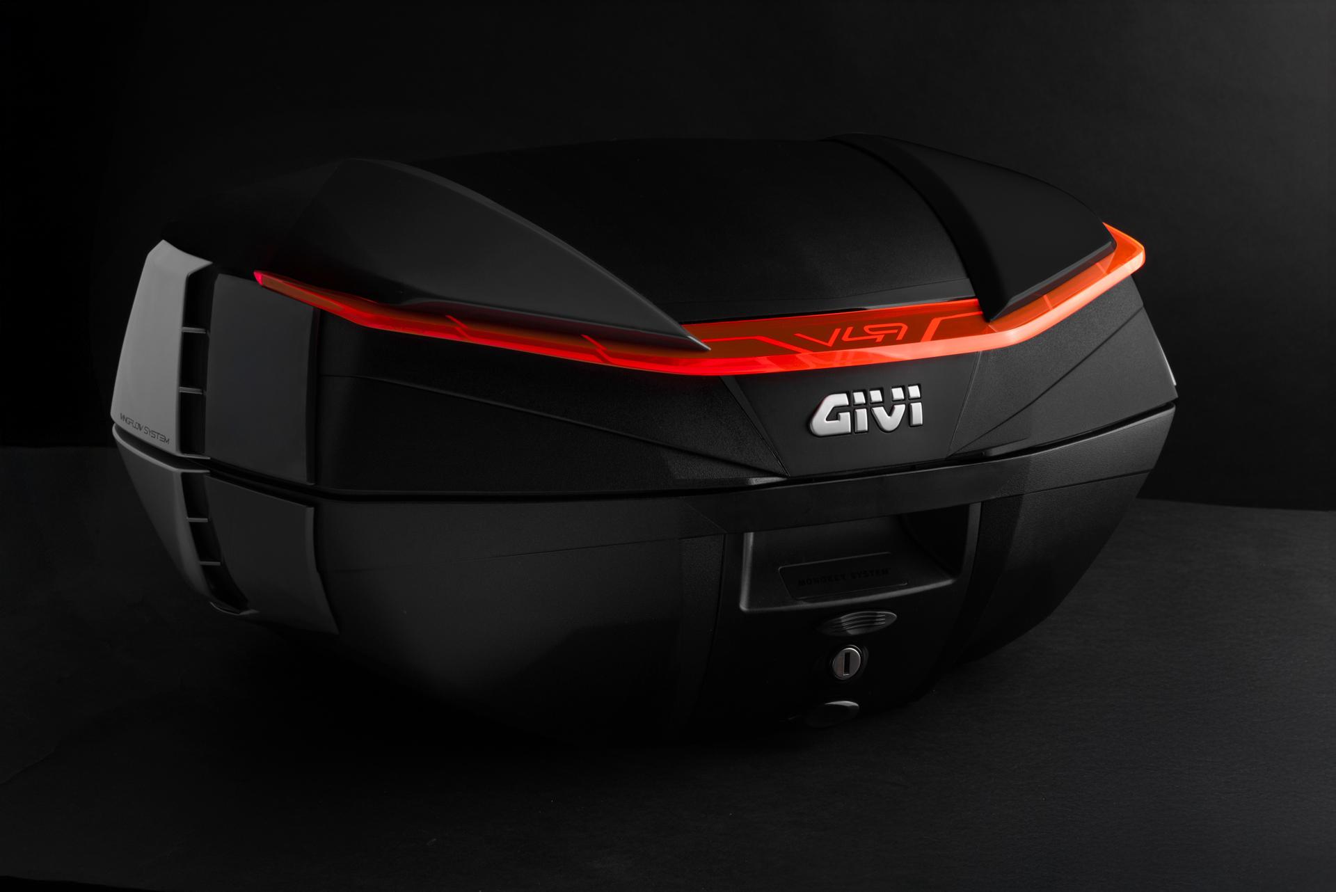 V49_top-case_03_GIVI_hero