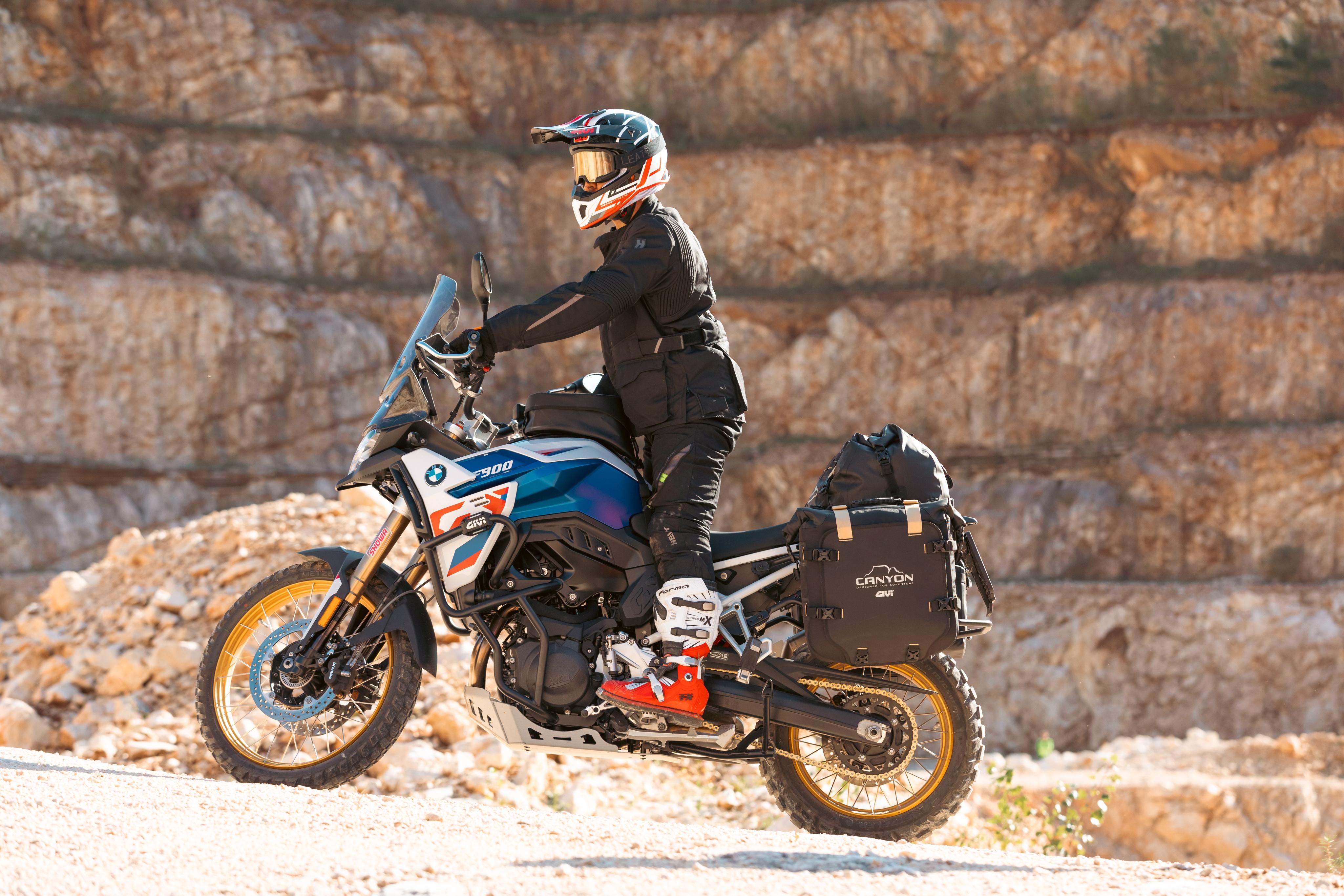 GIVI - scopri la gamma di borse Adventure CANYON 2025