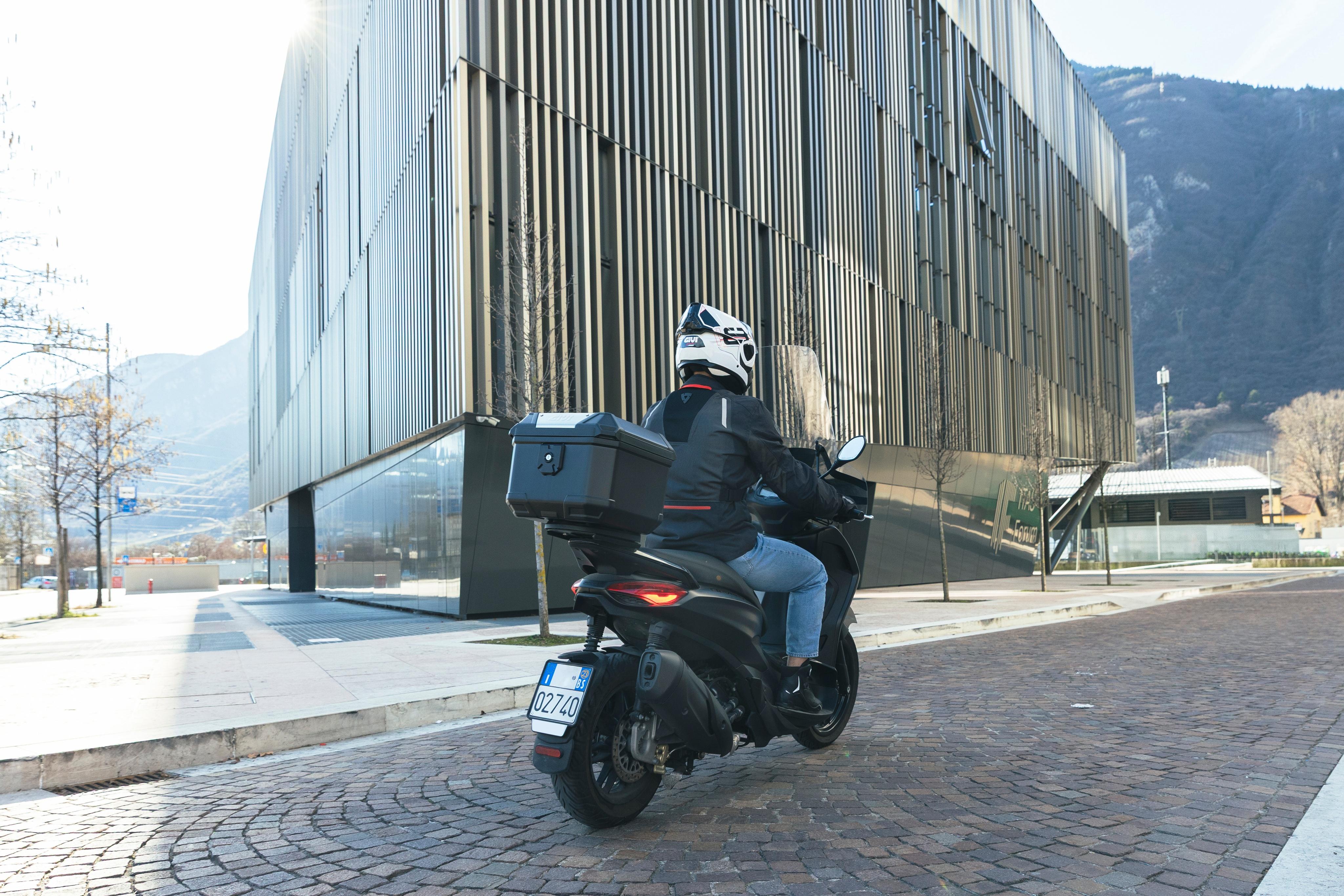 piaggio-beverly300hpe-21_B38urban_027_B38N_GIVI