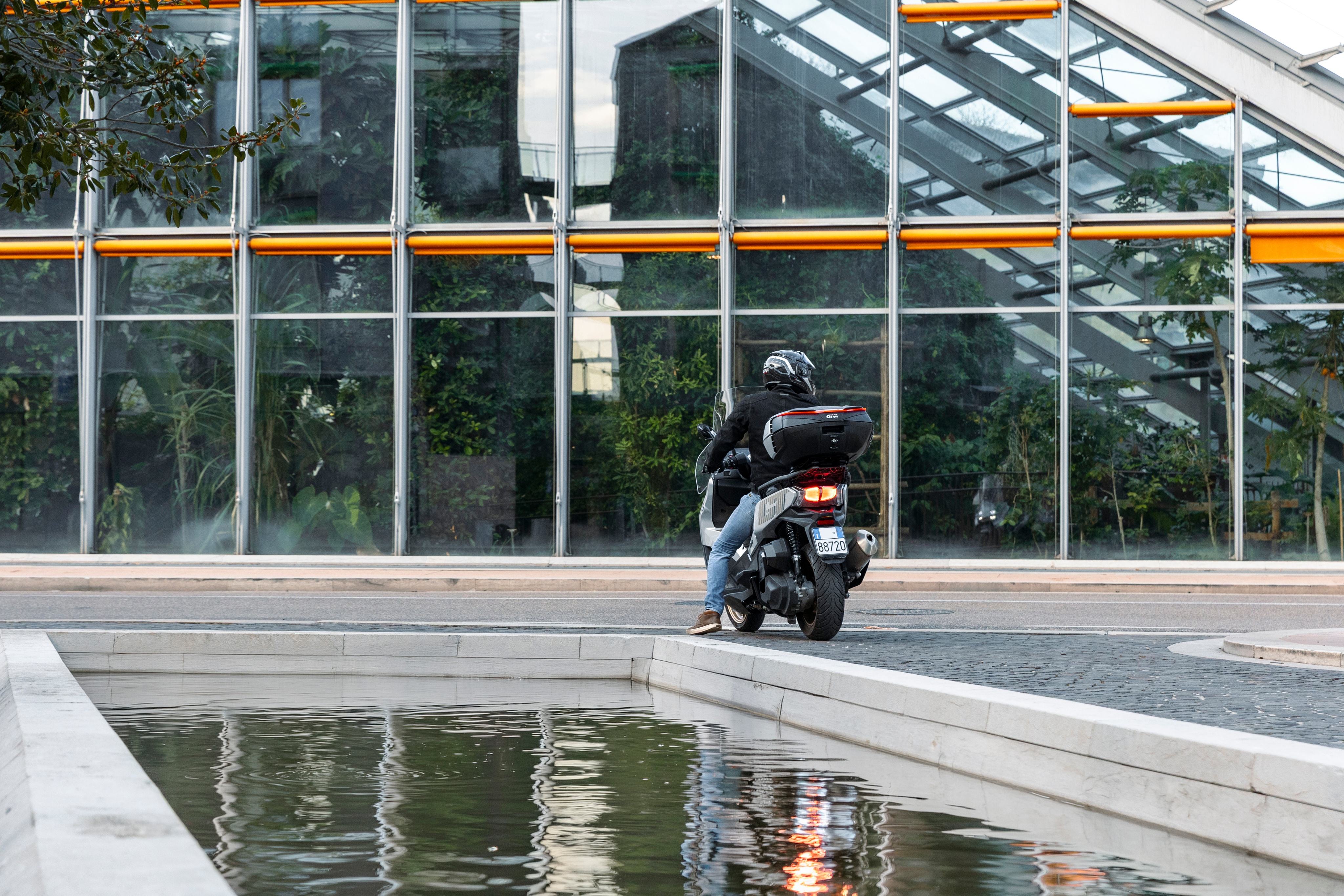 bmw-c400gt-25_V49urban_036_V49N_GIVI