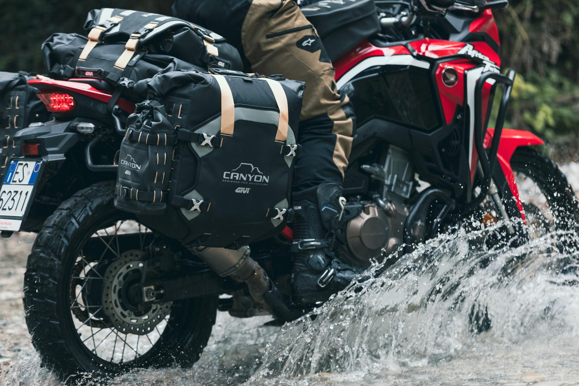 GIVI - scopri la gamma di borse Adventure CANYON 2025
