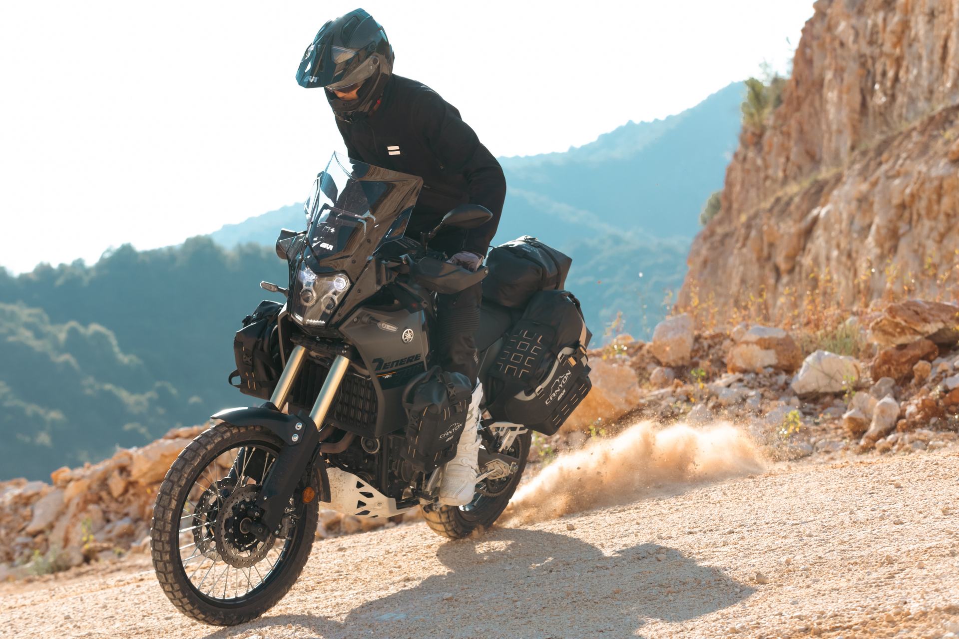 GIVI - scopri la gamma di borse Adventure CANYON 2025