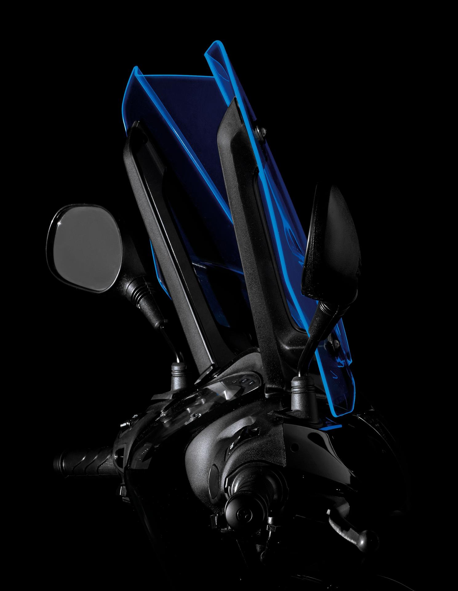 D1128BL screen GIVI mounted on Honda SH 125i ABS (12)