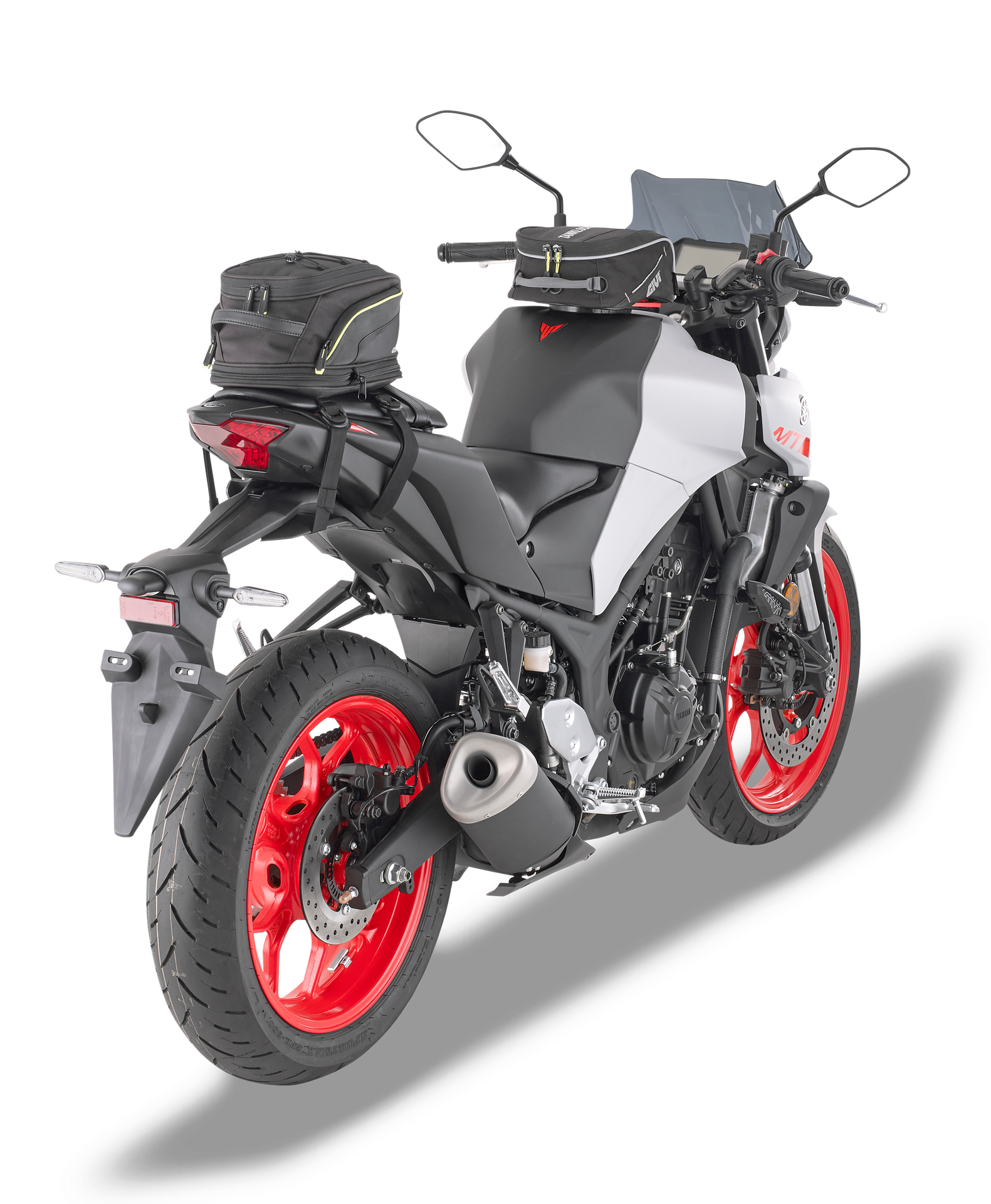 EA132 soft bags GIVI mounted on Yamaha MT-03 321 (20)