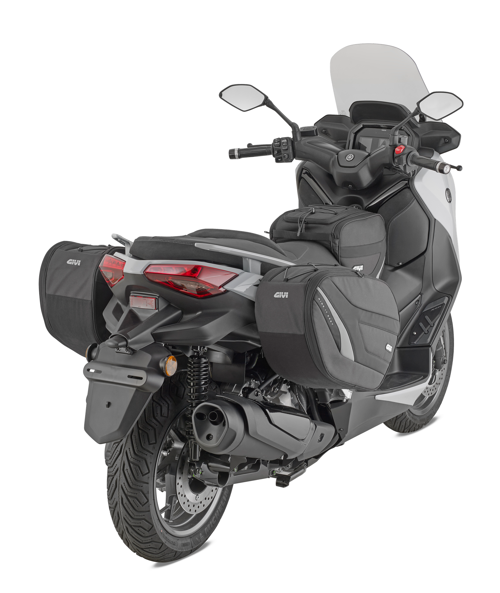EASY10 Coppia di borse laterali GIVI montate su Yamaha x max 300 tech max (25)