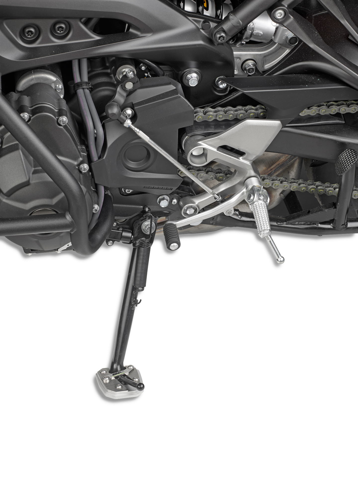 ES2122 side stand extension GIVI mounted on Yamaha MT-09 Tracer (15)